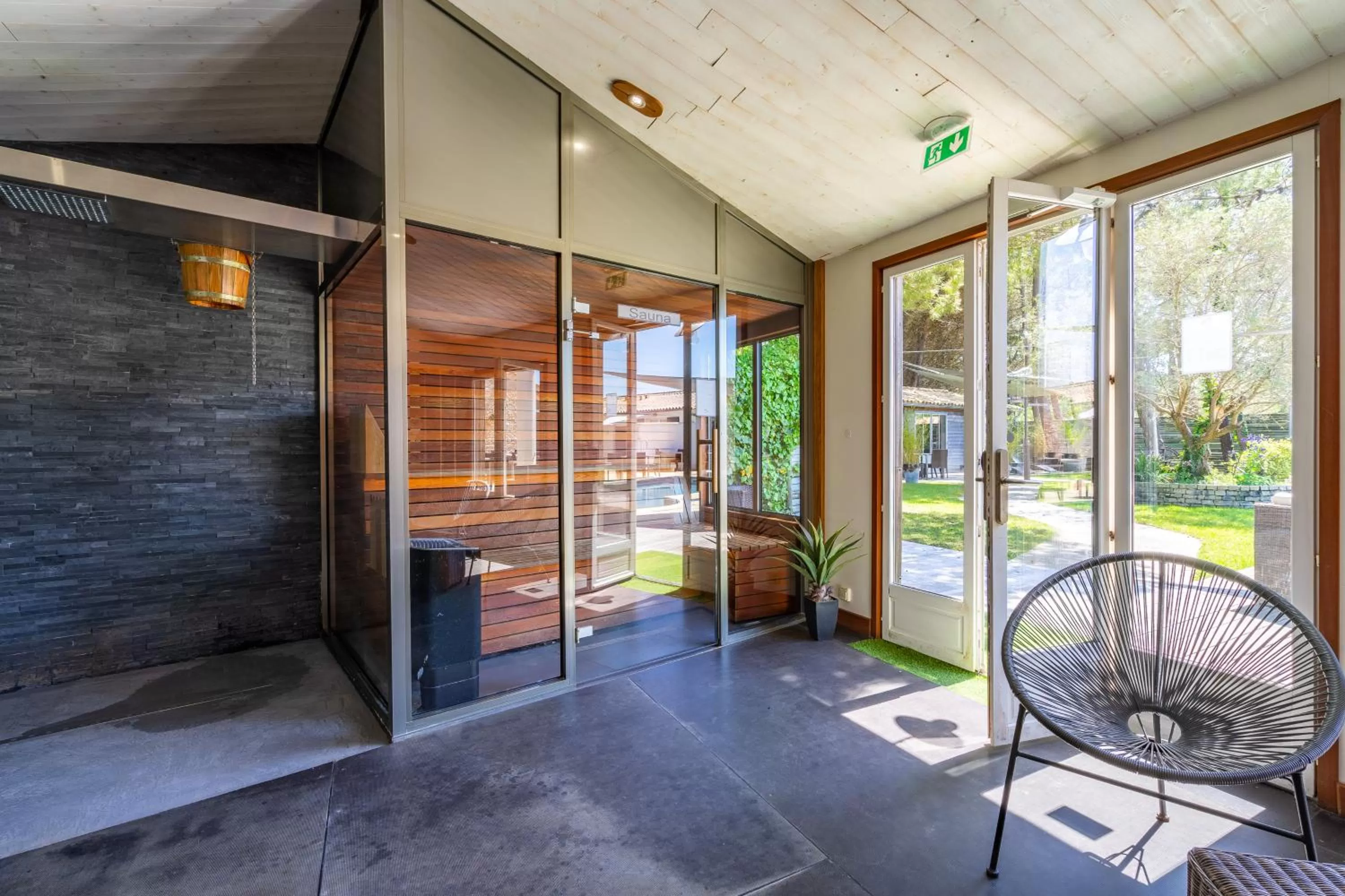 Sauna in Hôtel Restaurant & Spa Plaisir