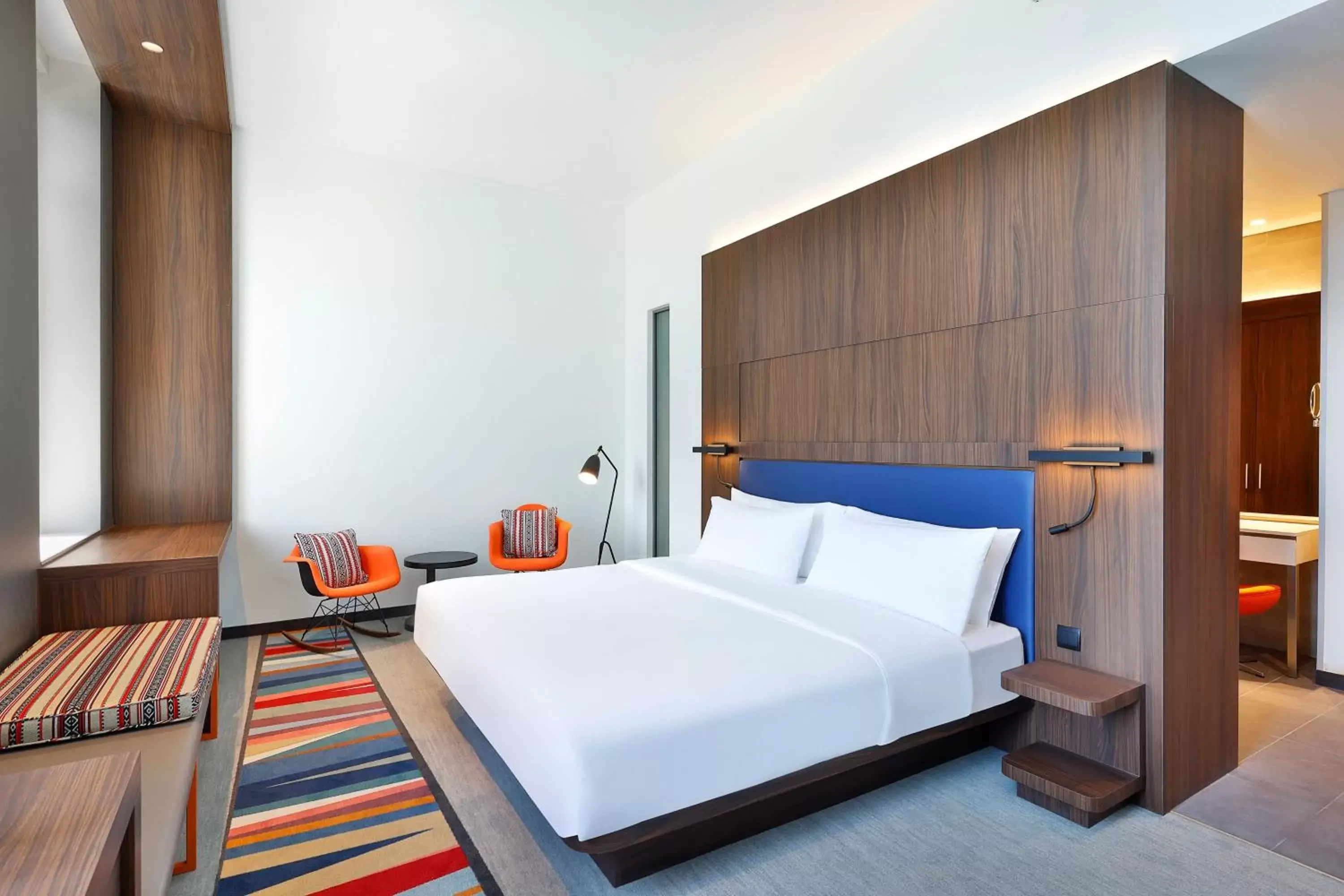 Photo of the whole room, Bed in Aloft Dubai Airport