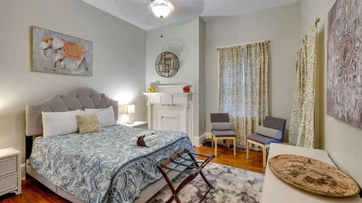 Bedroom in Comfortable Escape in Historic Downtown Savannah