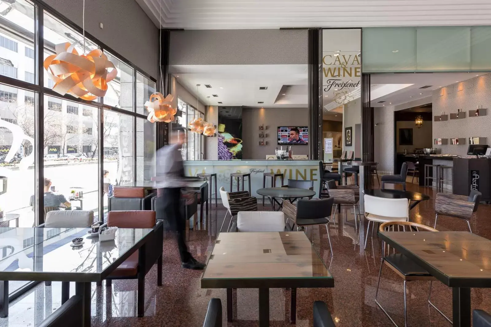 Communal lounge/ TV room, Restaurant/Places to Eat in Rafaelhoteles Atocha