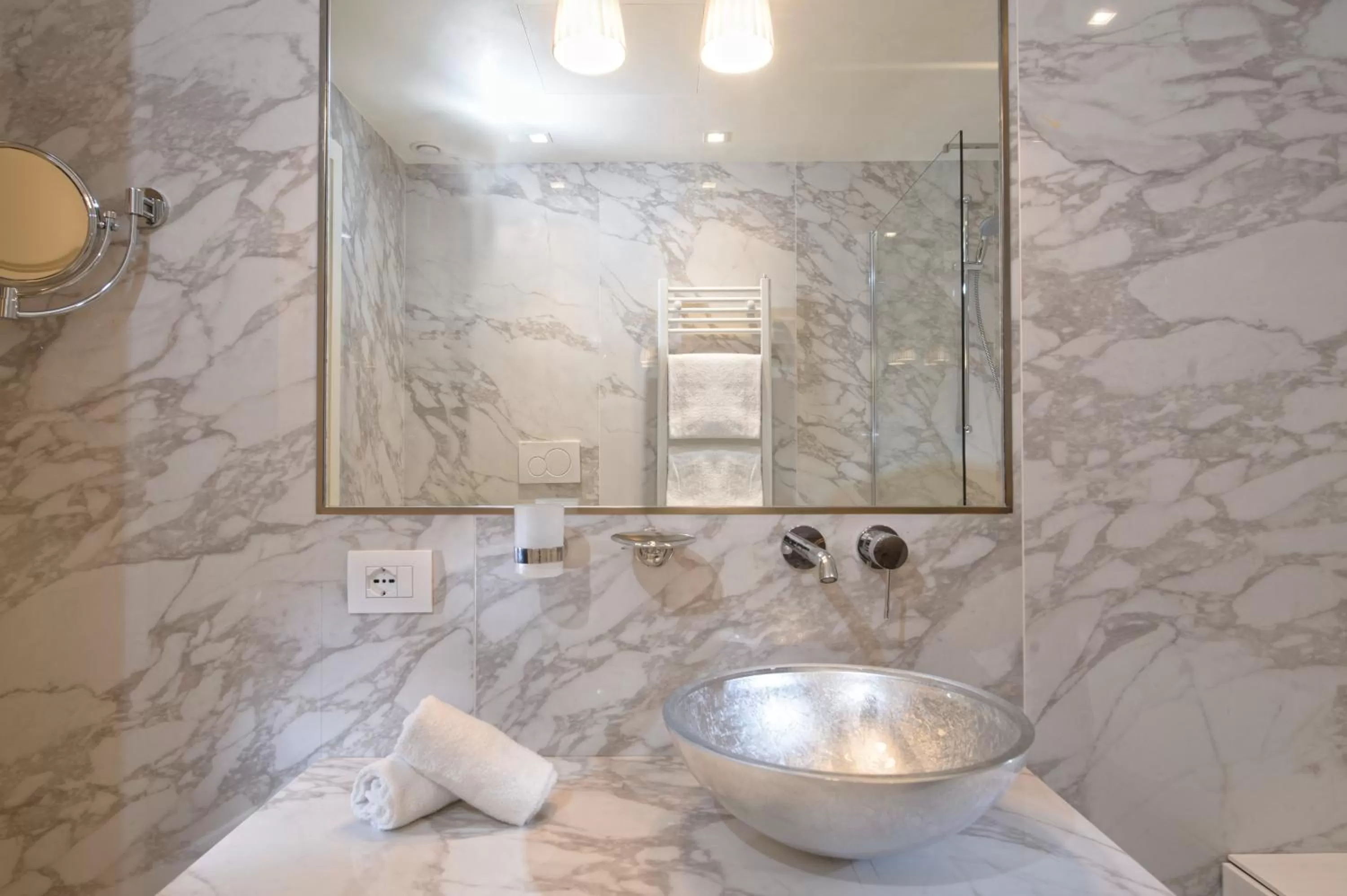 Toilet in Palazzo Veneziano - Venice Collection