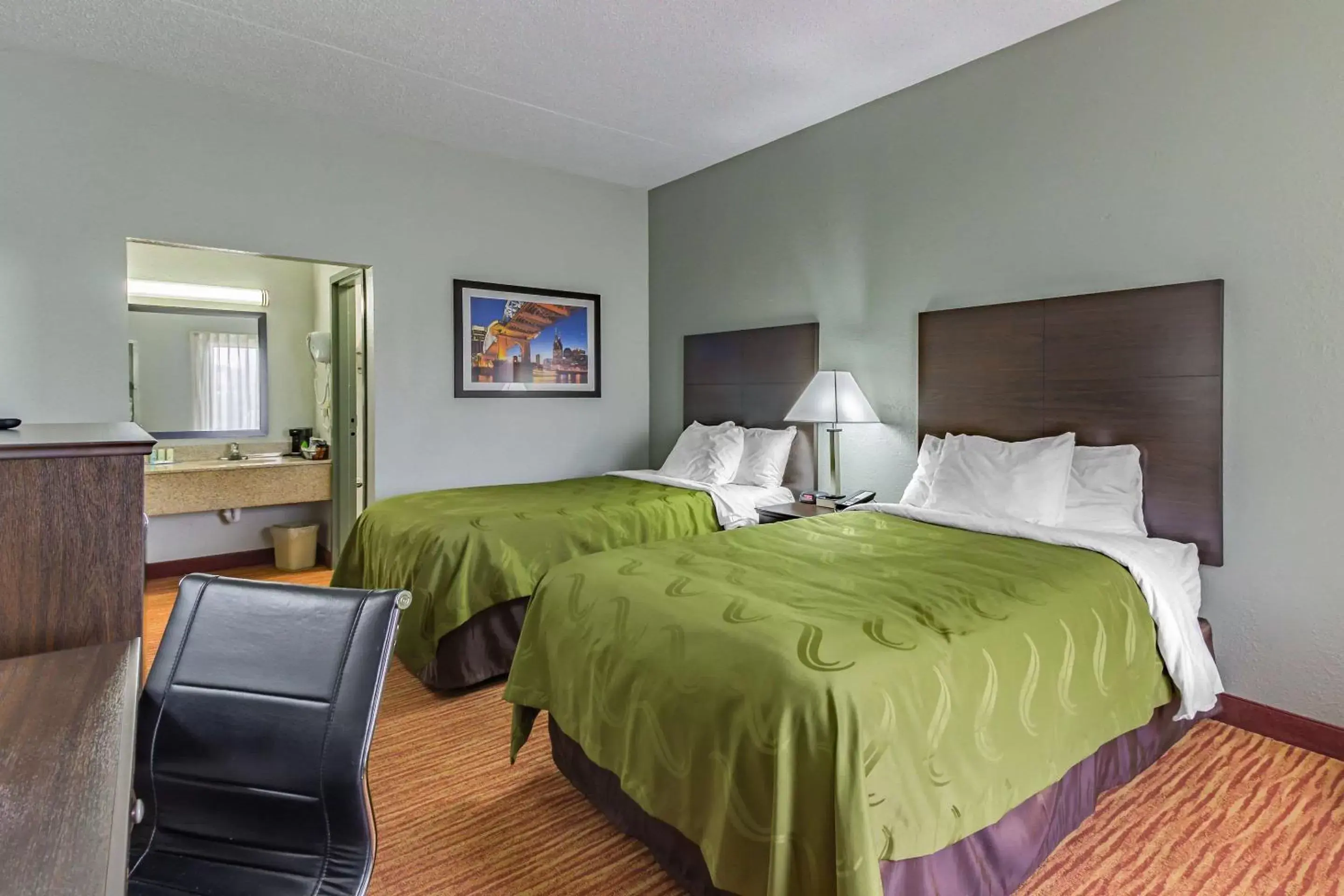 Photo of the whole room, Bed in Quality Inn Goodlettsville