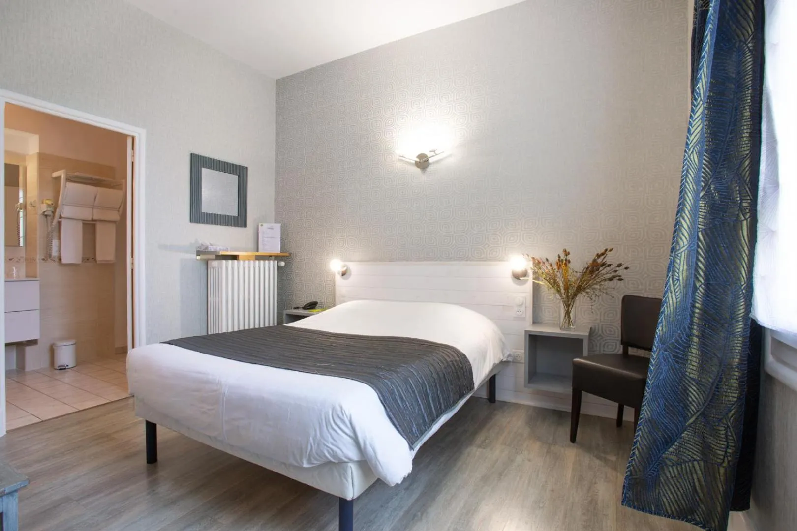 Photo of the whole room, Bed in Logis Hotel L'Occitan 2 étoiles