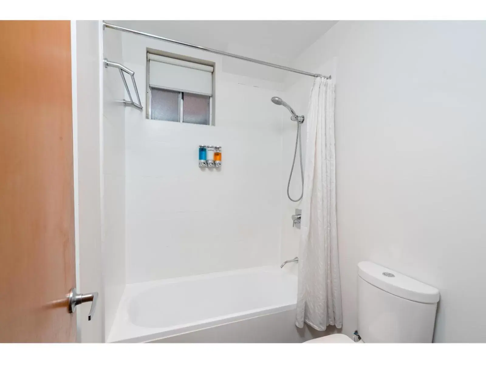 Bathroom in Leisure Inn Penny Royal Hotel & Apartments