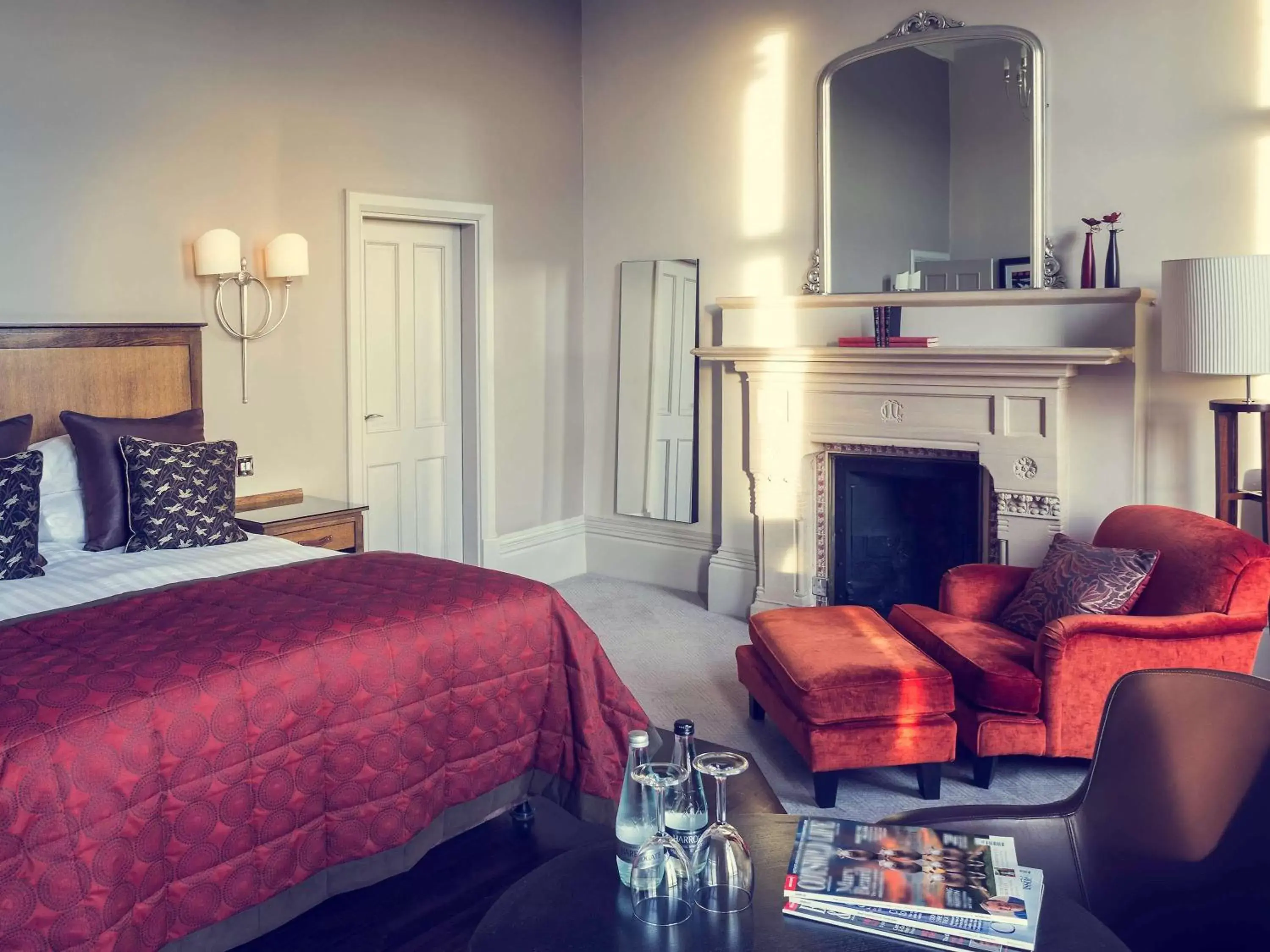 Photo of the whole room, Room Photo in Mercure Warwickshire Walton Hall Hotel & Spa