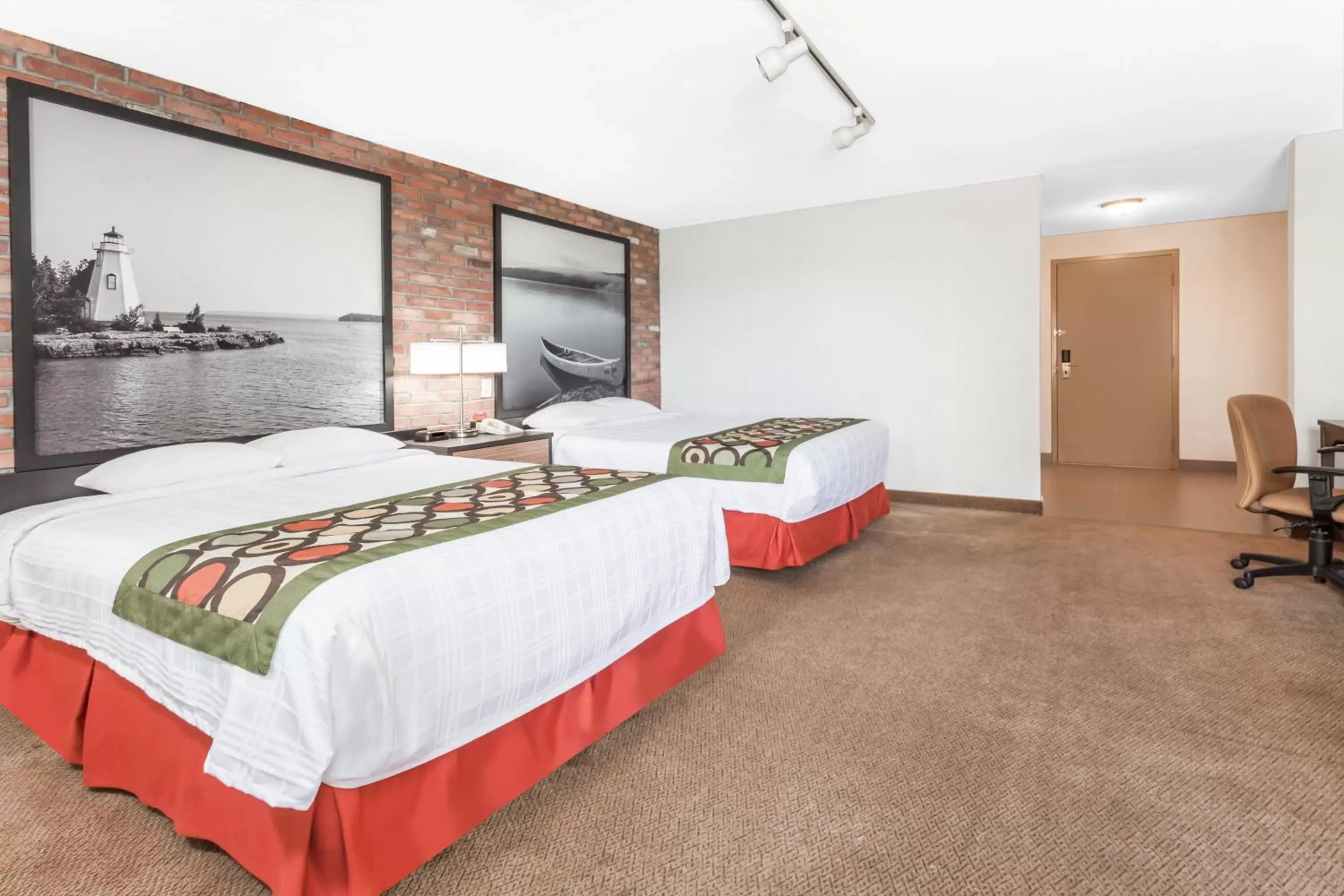 Double Room with Two Double Beds - First Floor - Non-Smoking in Super 8 by Wyndham Sudbury ON Double Room with Two Double Beds - First Floor - Non-Smoking in Super 8 by Wyndham Sudbury ON