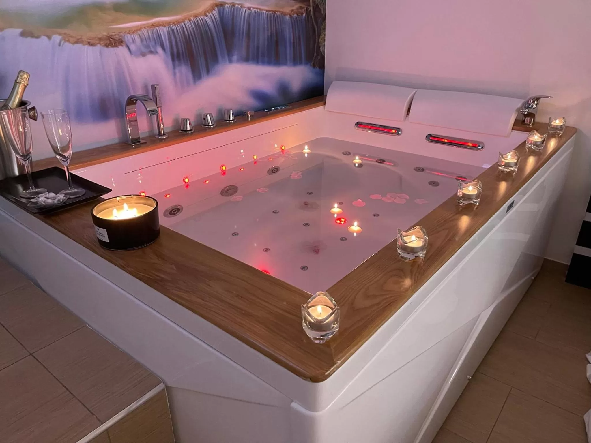 Hot Tub in Suite Ciclopi Acitrezza