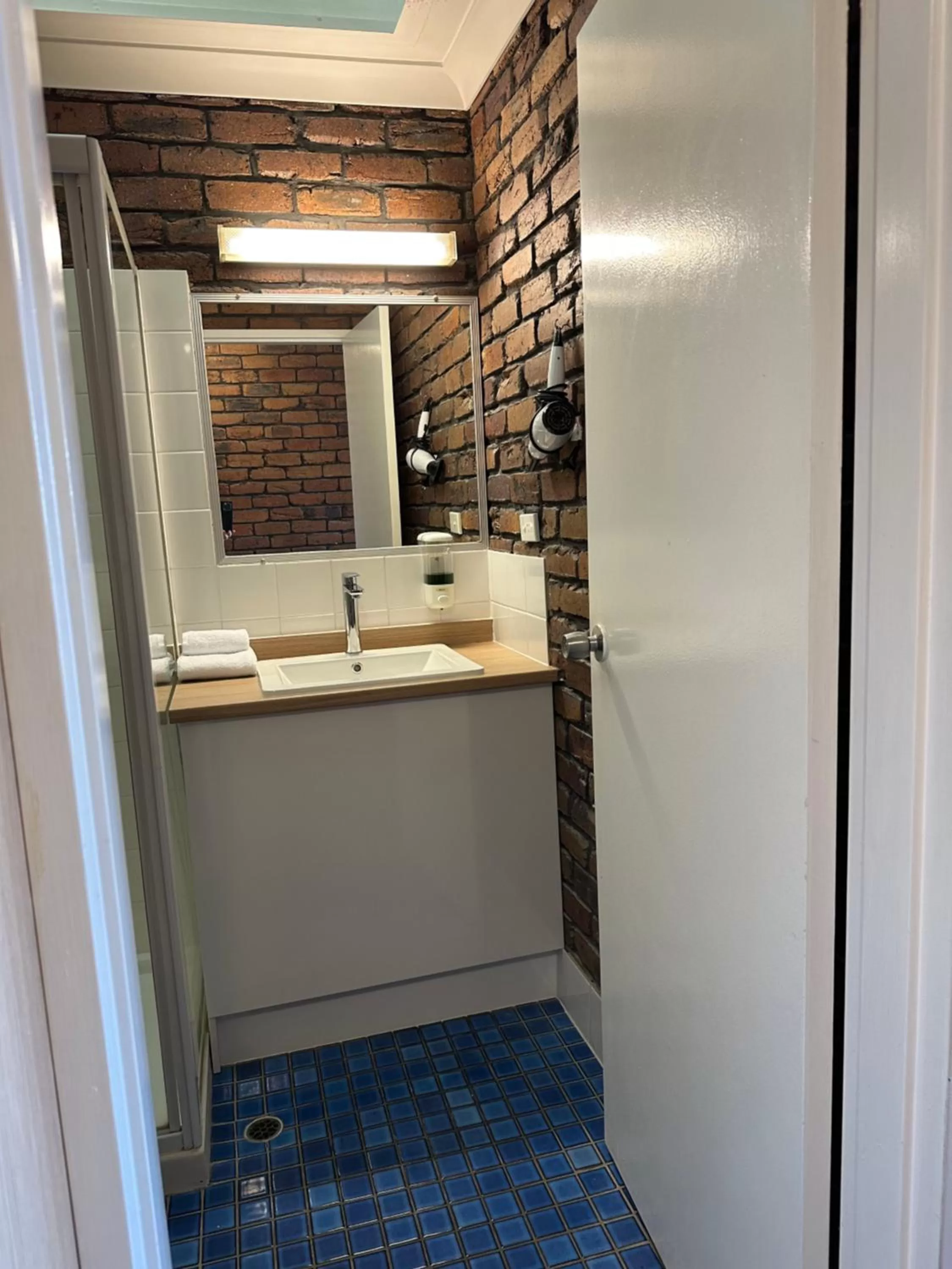 Bathroom in Logan City Motor Inn