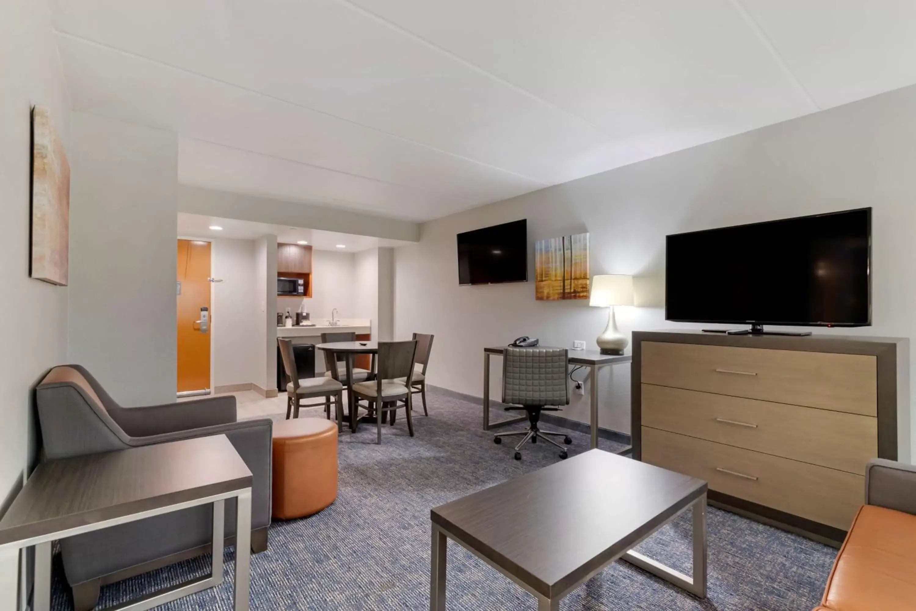Photo of the whole room, TV/Entertainment Center in Best Western Plus McAllen Airport Hotel