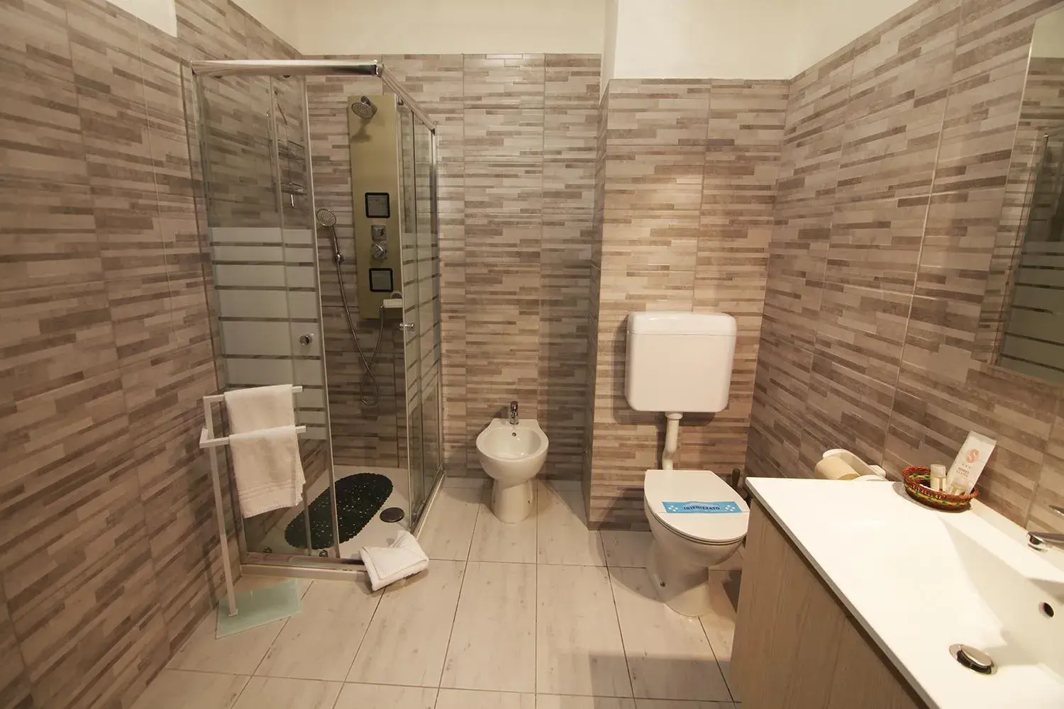 Bathroom in Hotel Santin