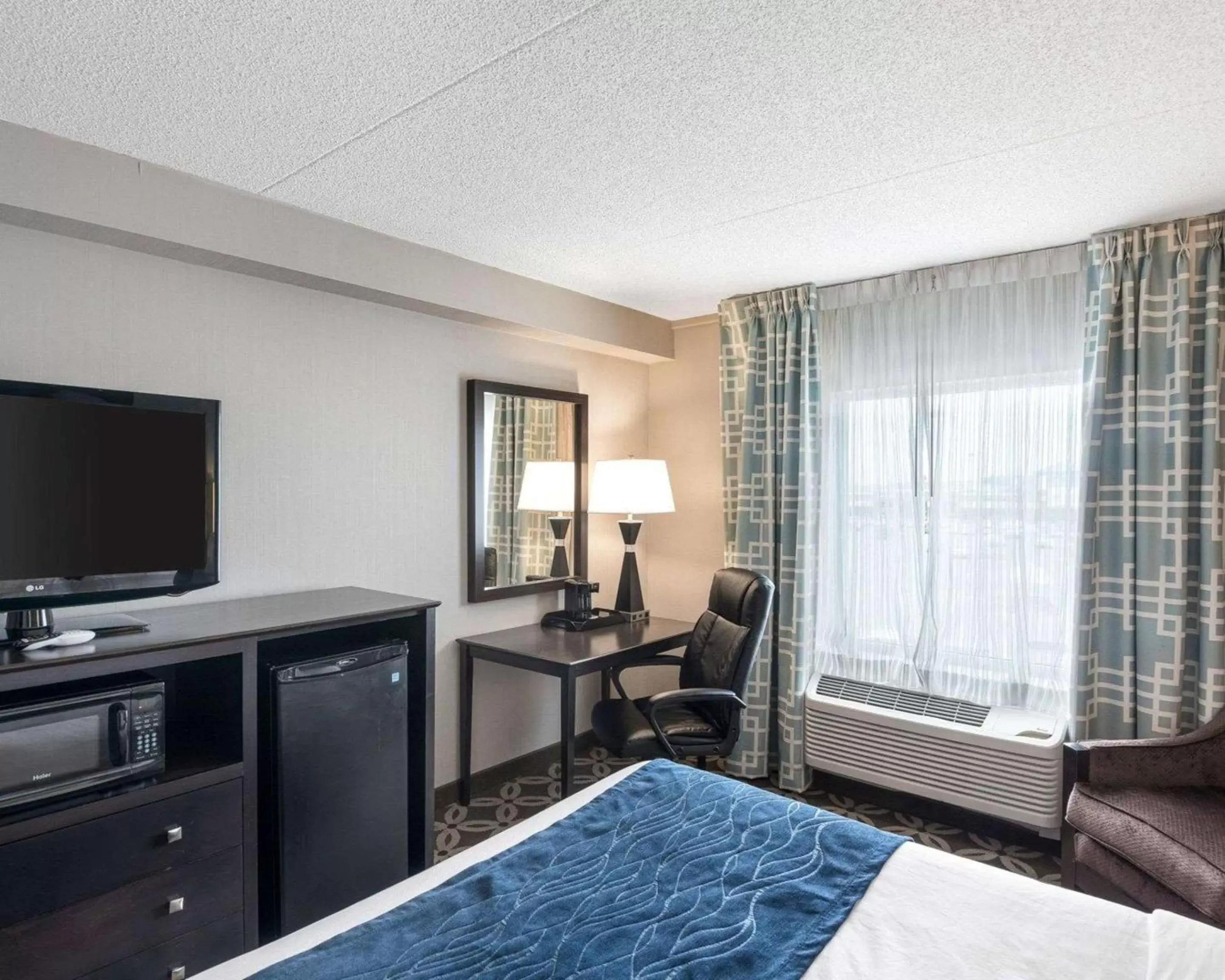 Photo of the whole room, Bed in Comfort Inn Rehoboth Beach Photo of the whole room, Bed in Comfort Inn Rehoboth Beach