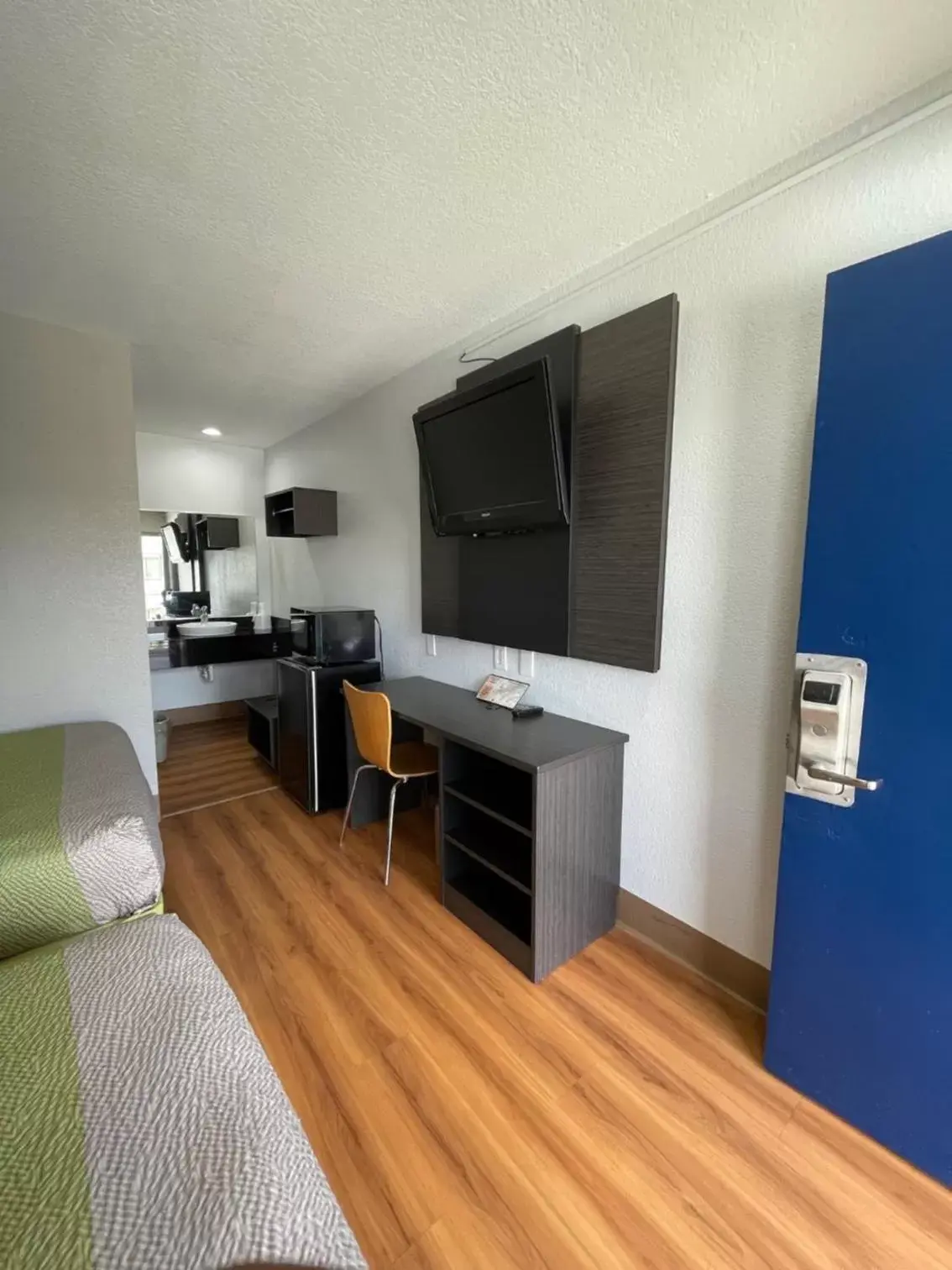 TV/Entertainment Center in Motel 6-Port Allen, LA - Baton Rouge