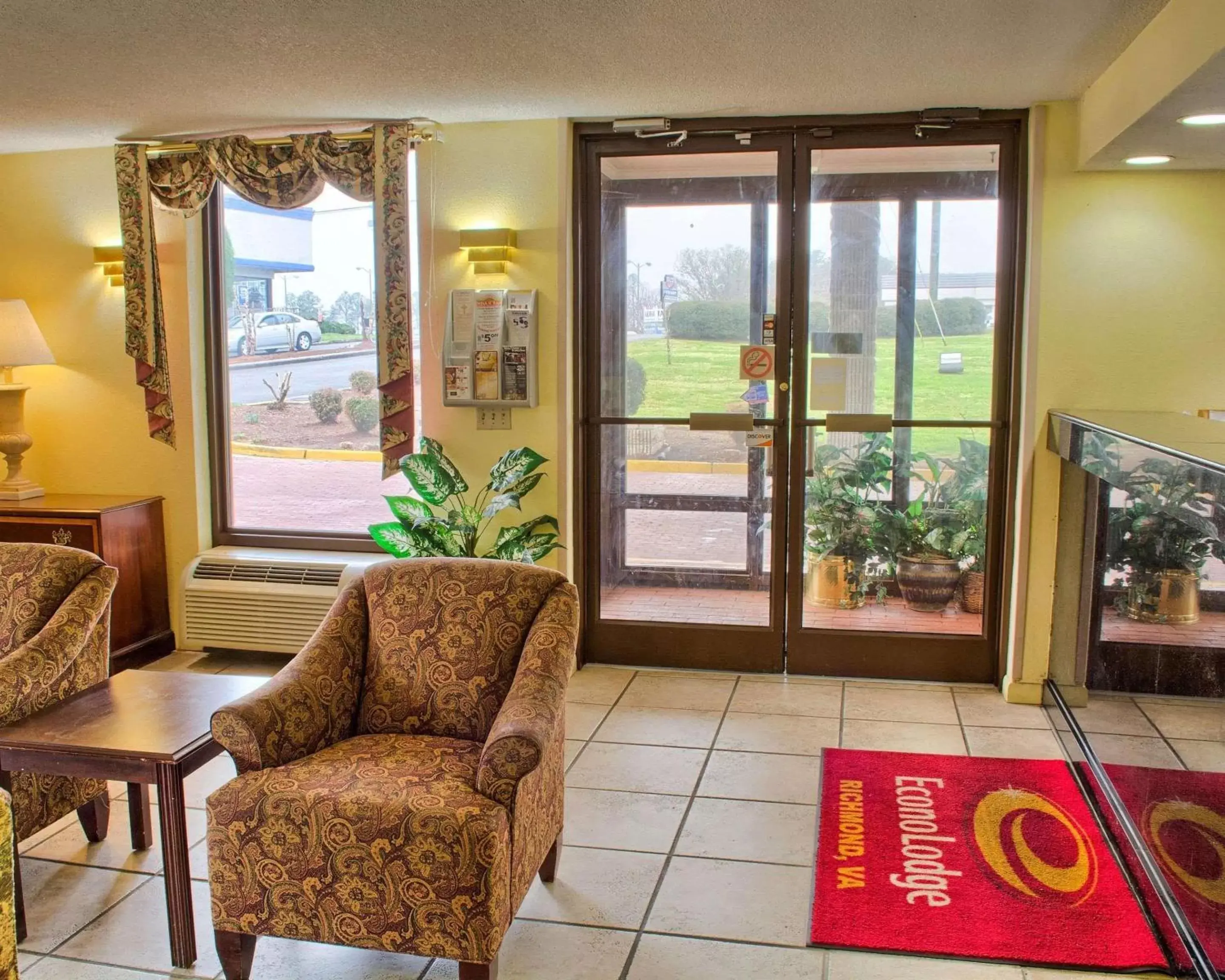 Lobby or reception, Seating Area in Econo Lodge Richmond