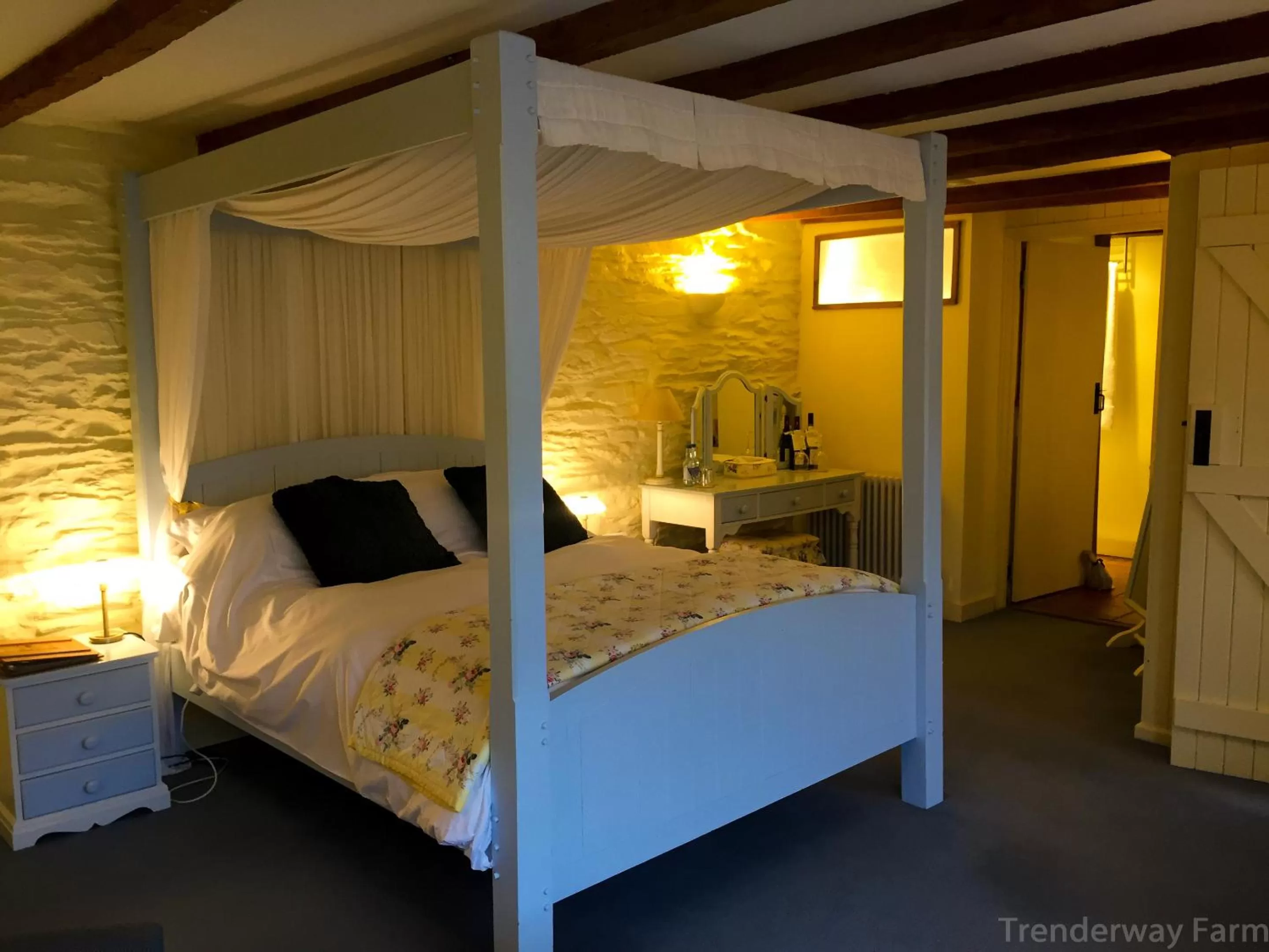 Photo of the whole room in Trenderway Farm