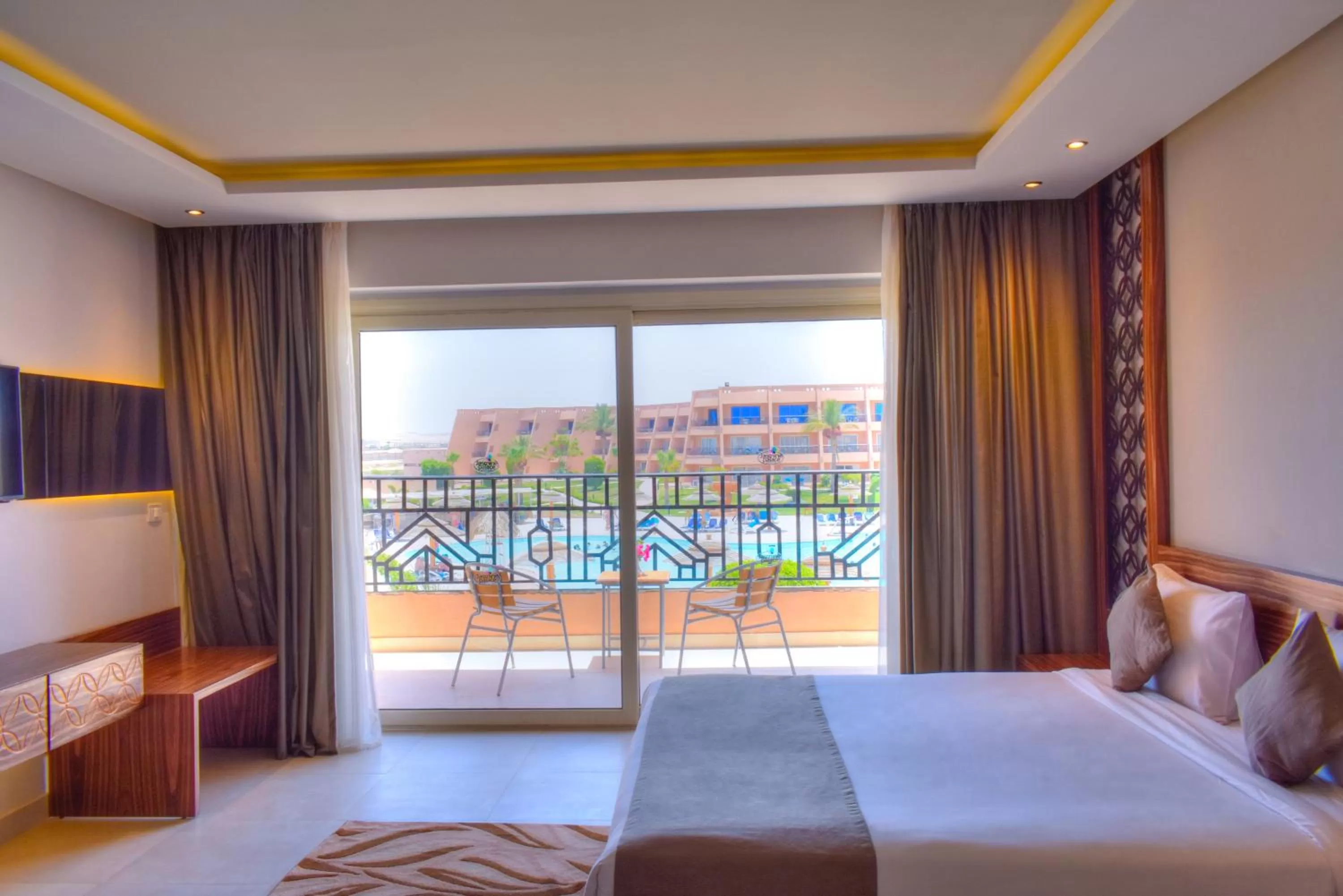 Photo of the whole room, Bed in Jasmine Palace Resort