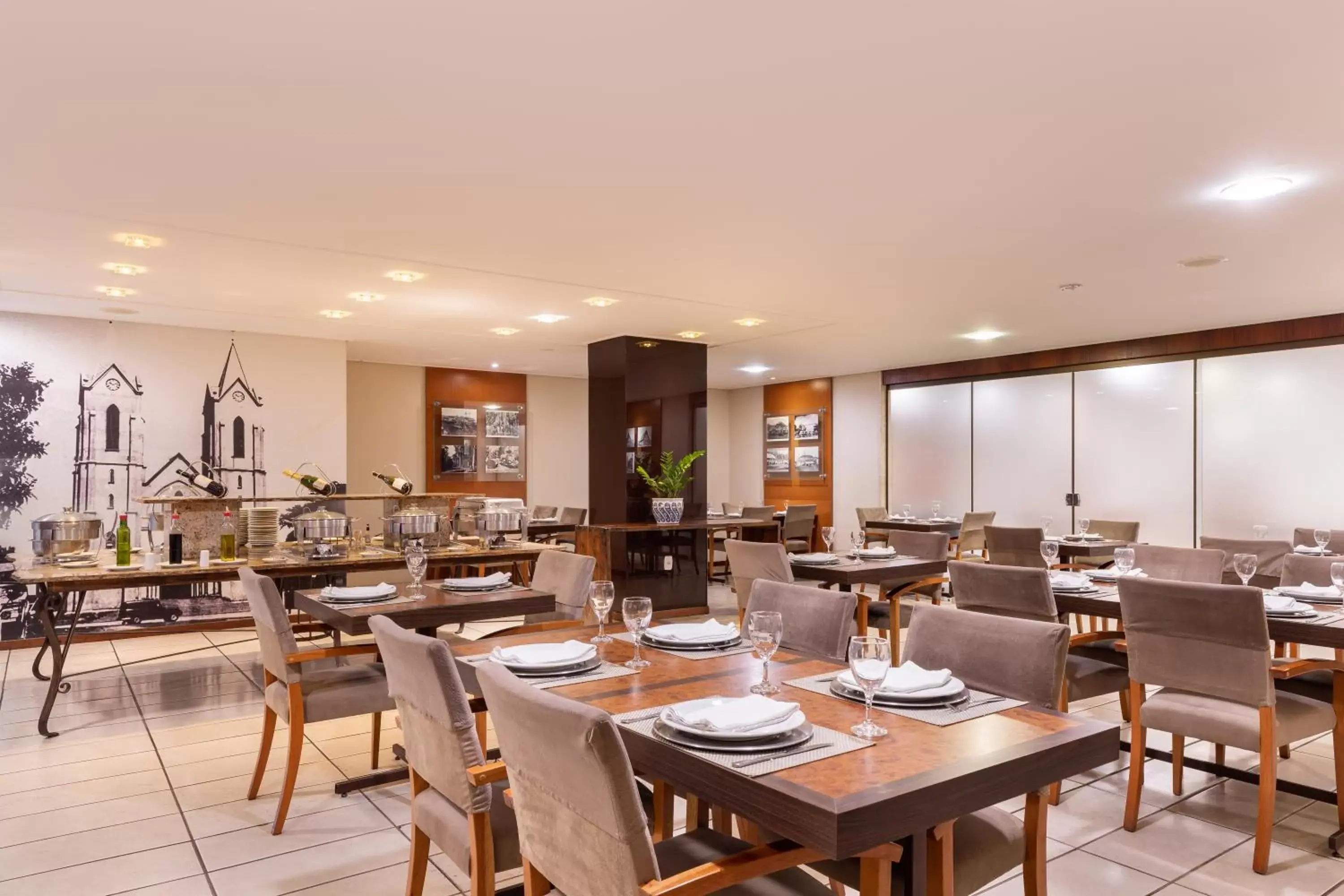 Restaurant/places to eat in Hotel Crystal Restaurant/places to eat in Hotel Crystal