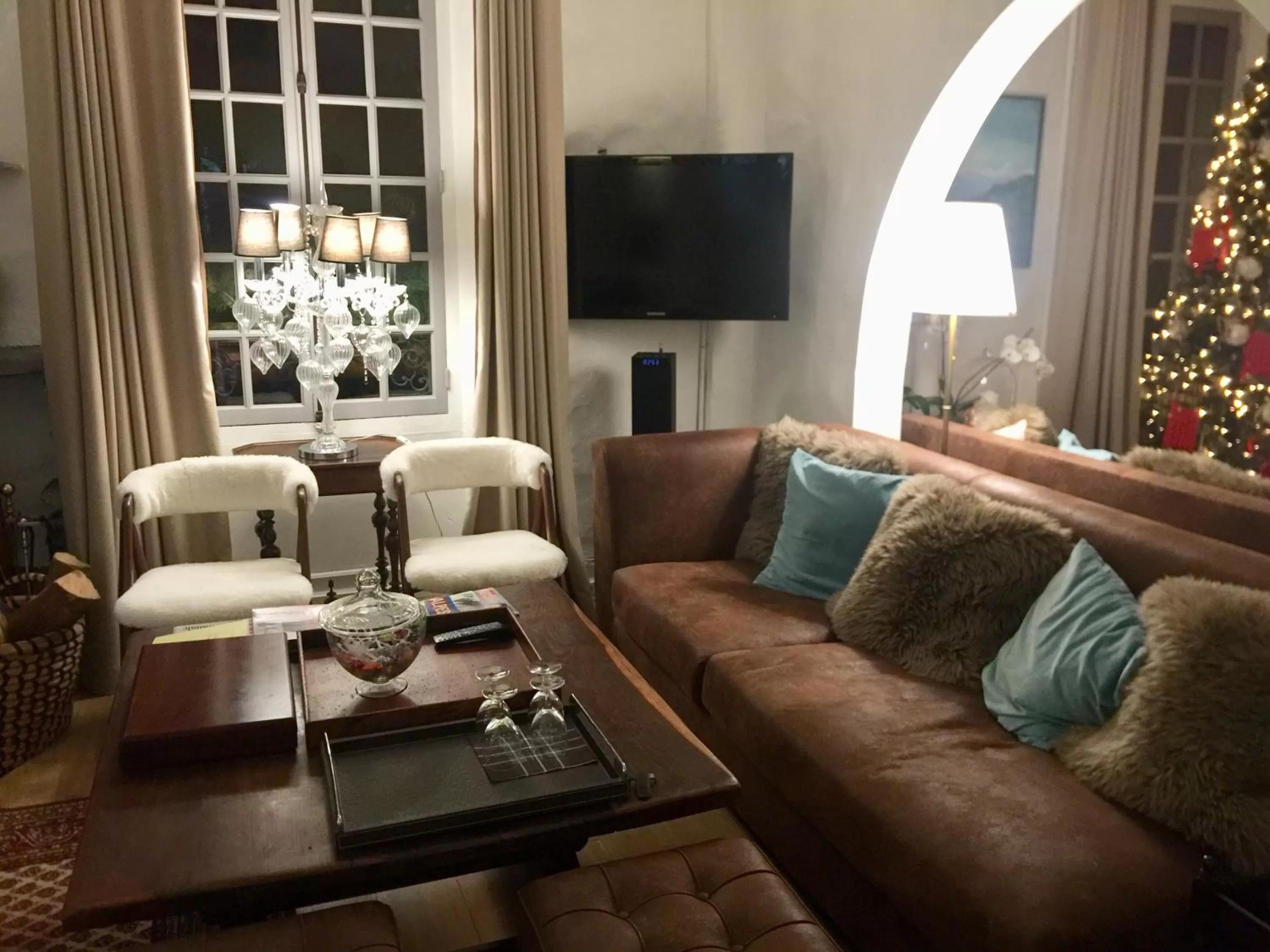 Communal lounge/ TV room in Coeur des Neiges