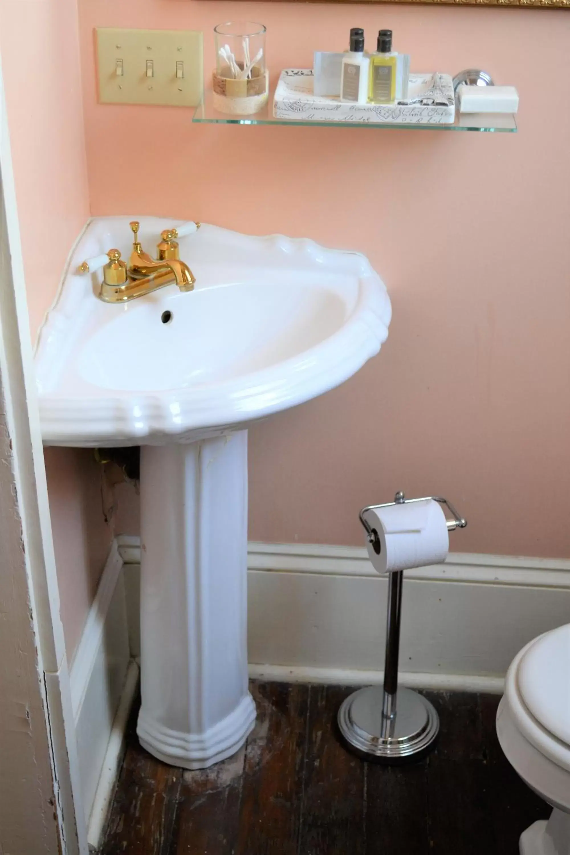 Bathroom in Edgar Degas House Historic Home and Museum