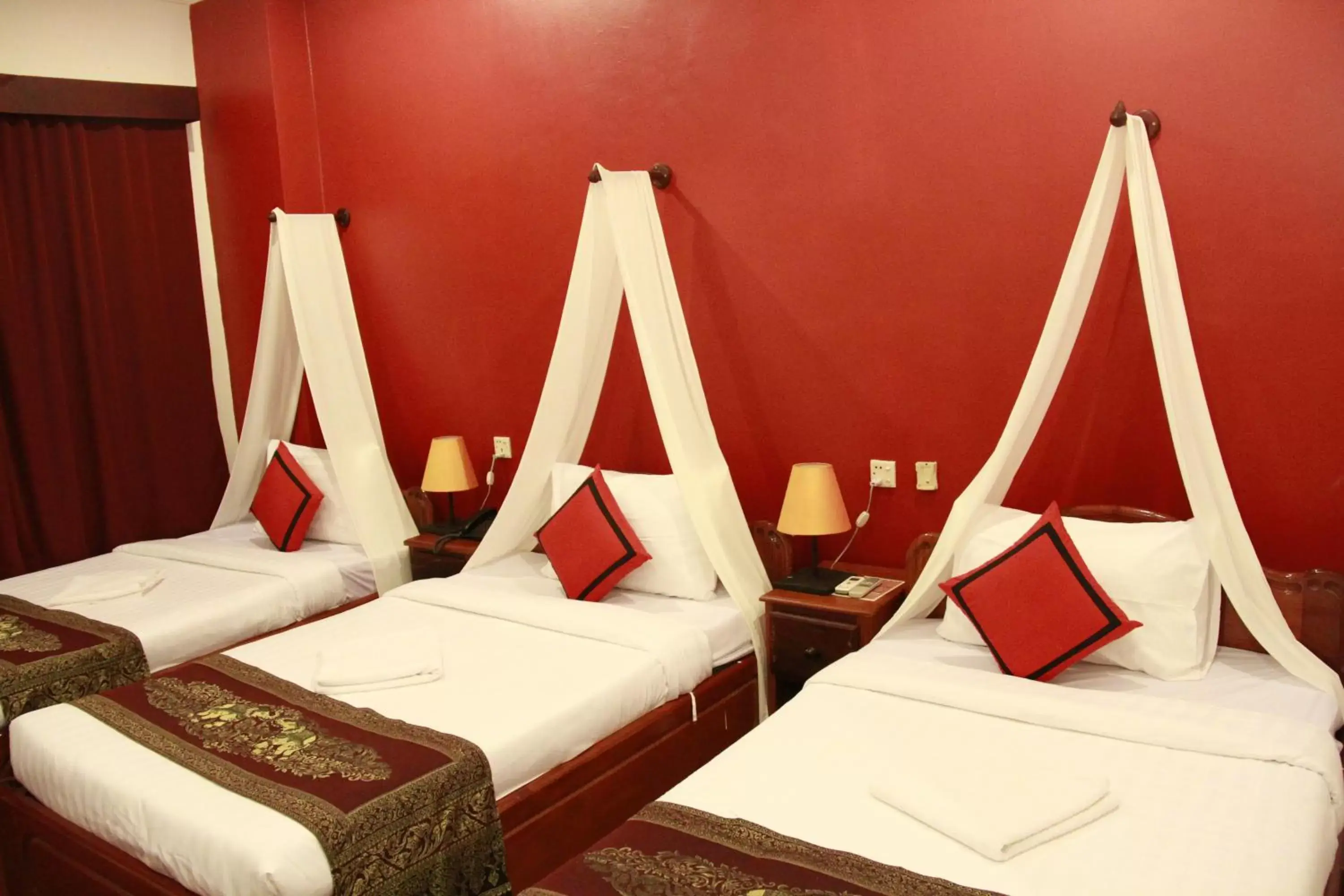 Photo of the whole room, Bed in Mekong Angkor Palace Inn