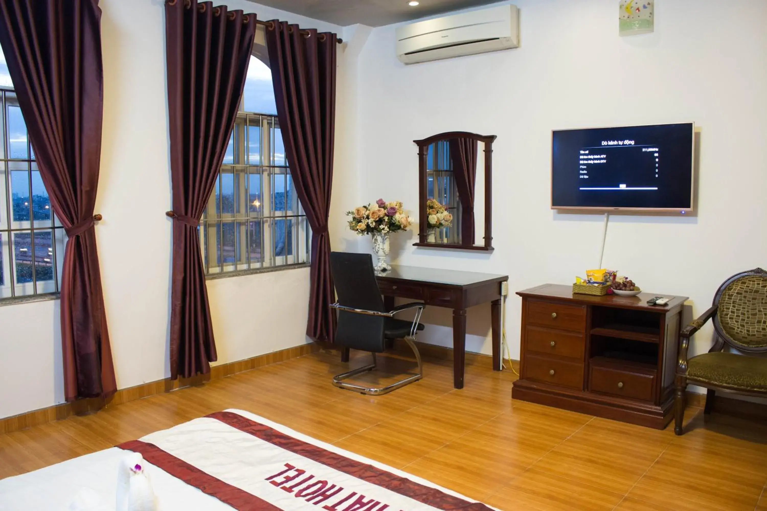 Bedroom, TV/Entertainment Center in Hoa Phat Hotel & Apartment