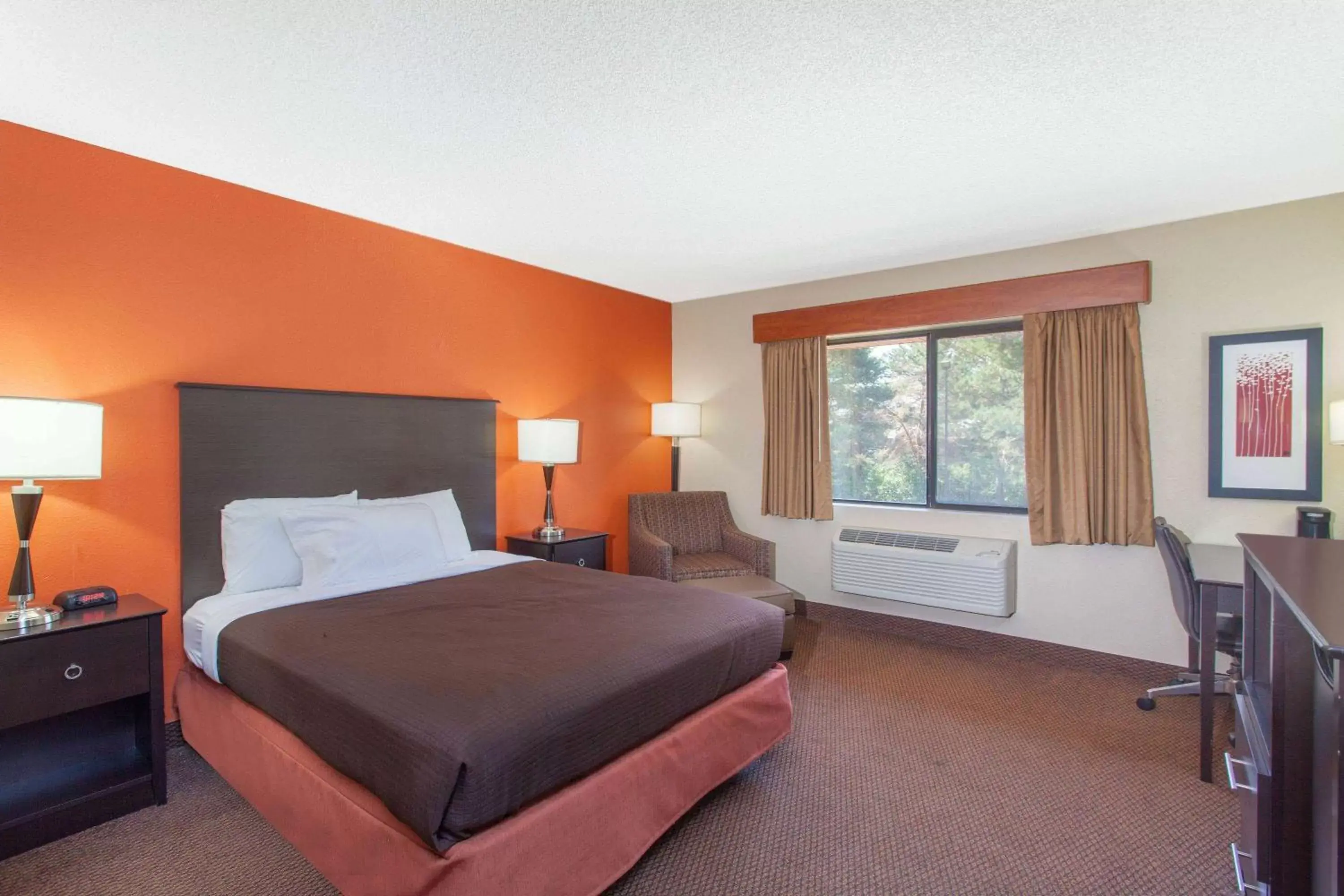 Photo of the whole room, Bed in AmericInn by Wyndham Ham Lake