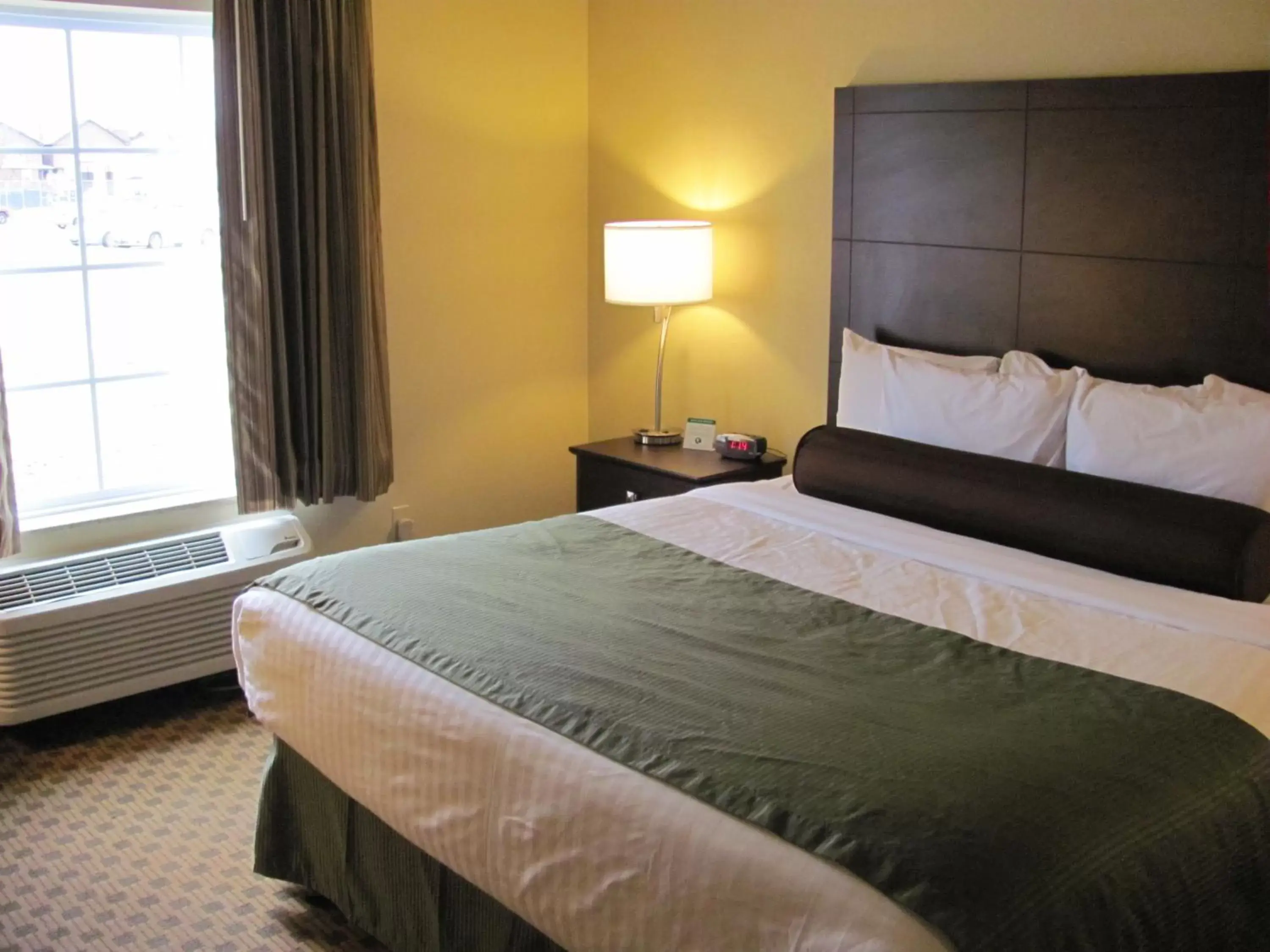 Bed in Cobblestone Inn & Suites - Ambridge