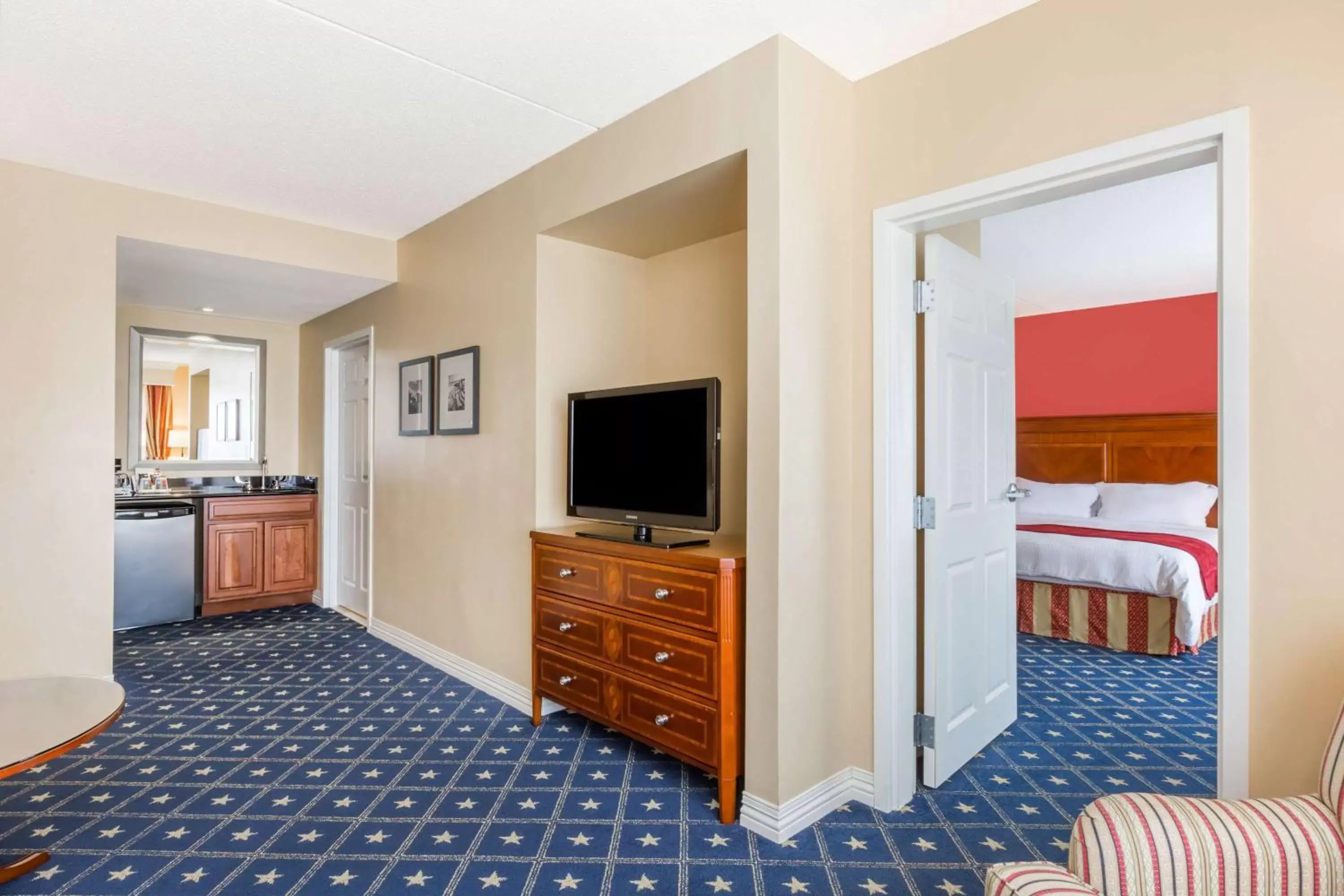 Photo of the whole room, TV/Entertainment Center in Wyndham Gettysburg