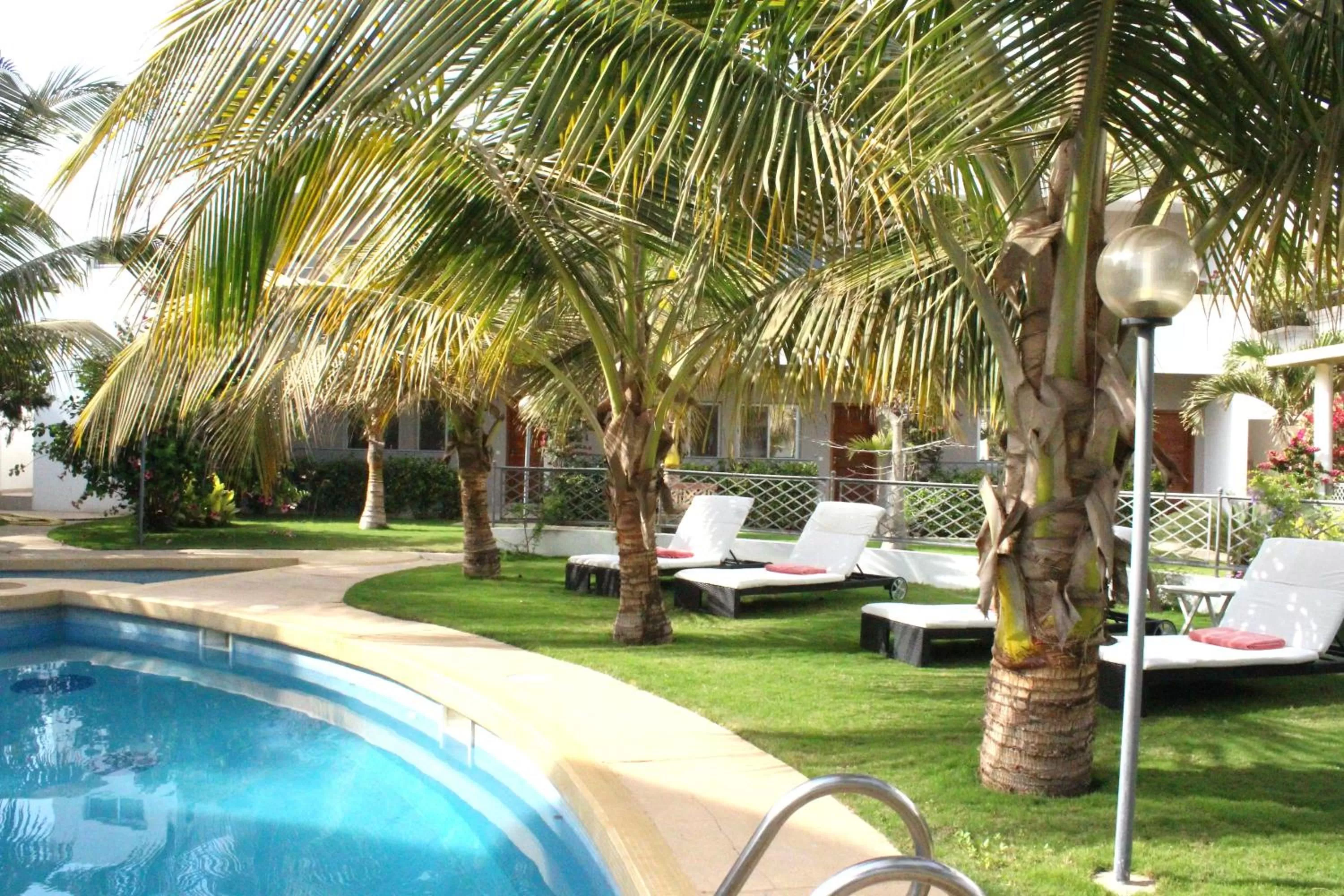 Swimming pool in La Résidence