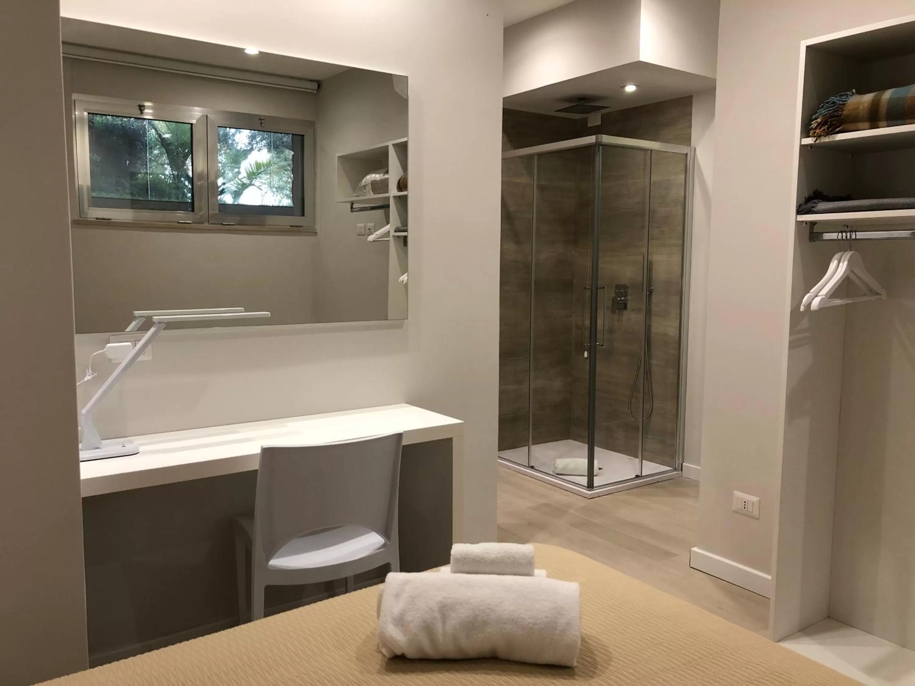 Shower in Isola Bella Infinity Suites