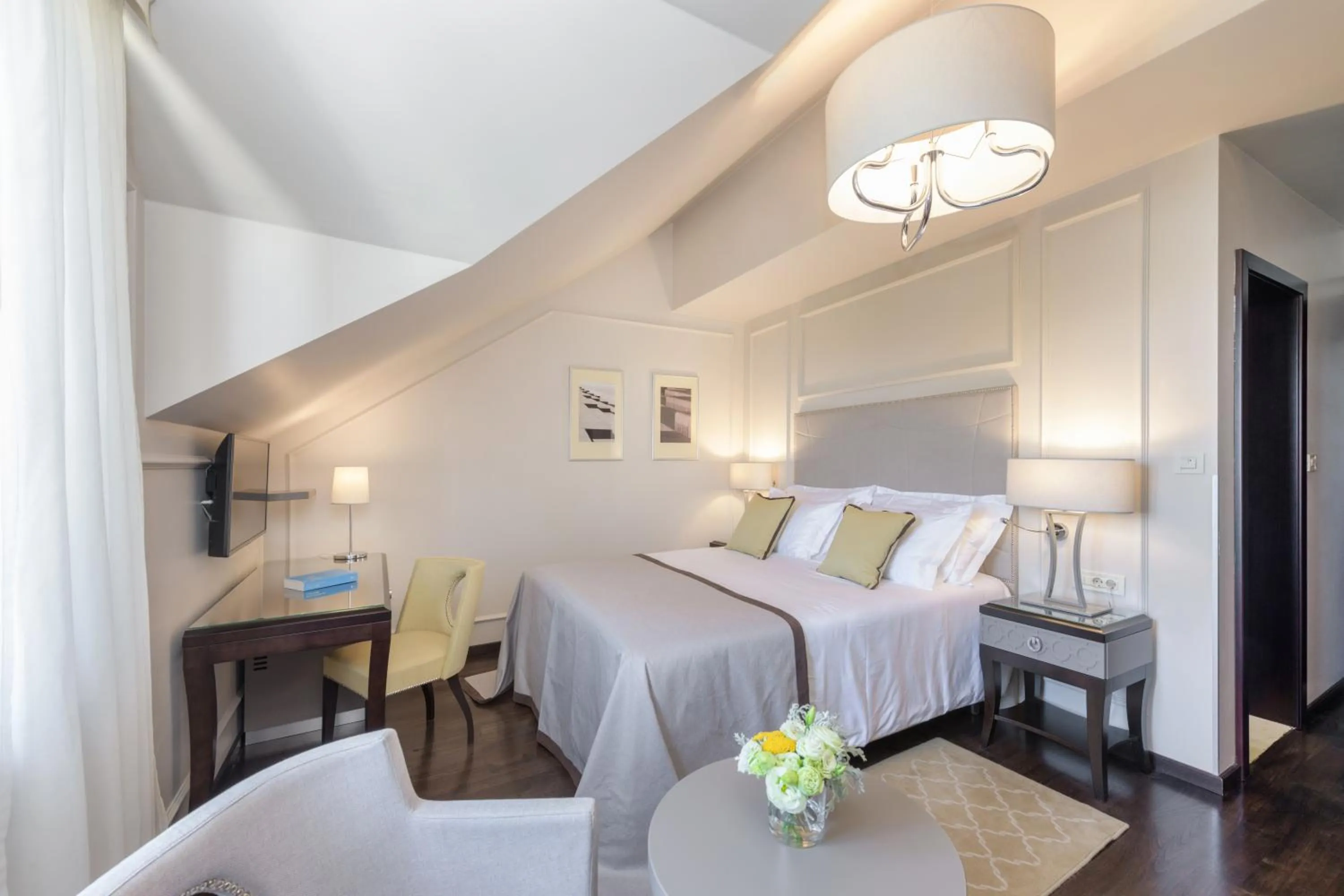 Photo of the whole room, Bed in Bastion Heritage Hotel