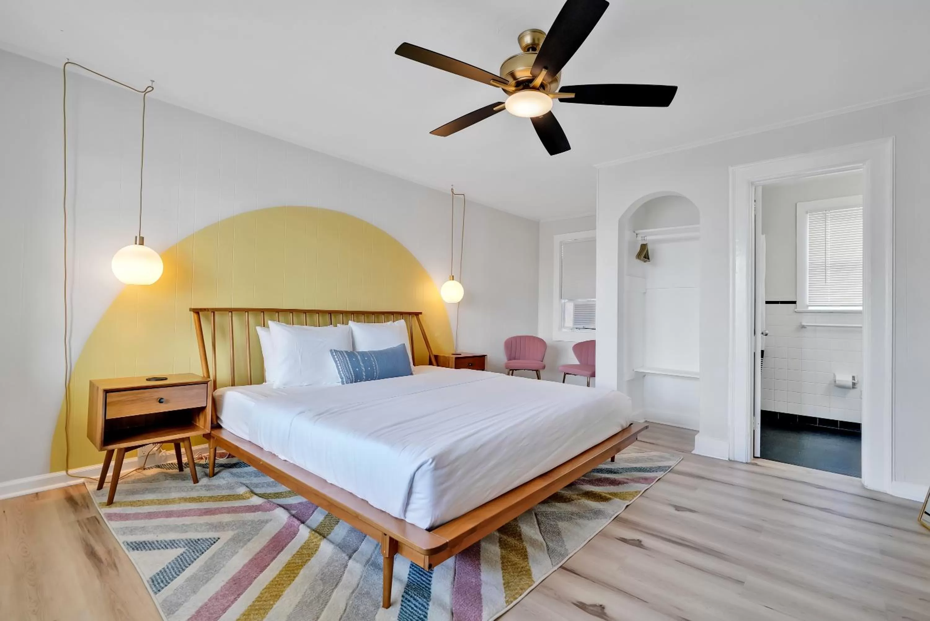 Photo of the whole room, Bed in The Starlite Inn