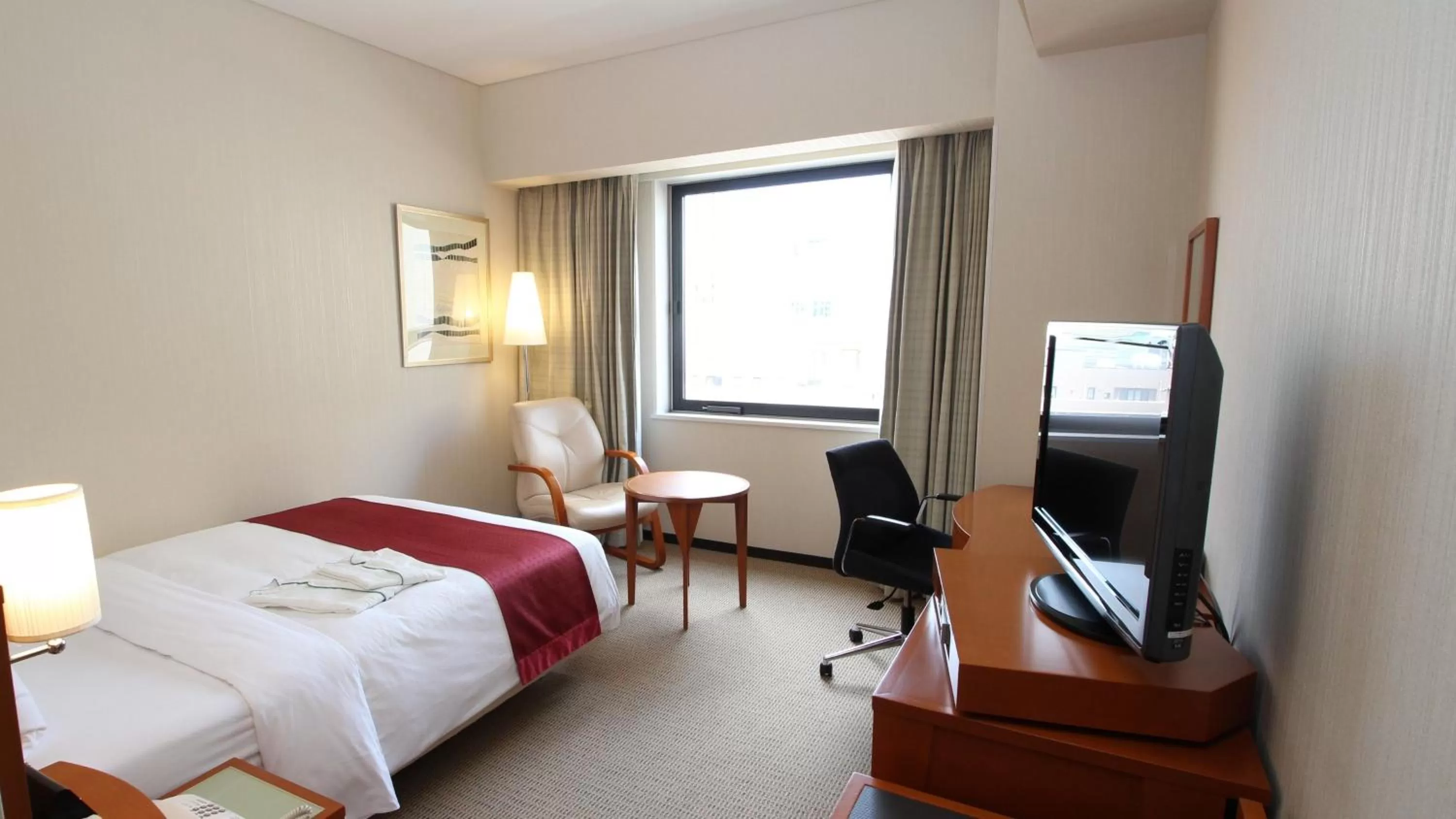 Photo of the whole room, Bed in ANA Holiday Inn Sendai by IHG