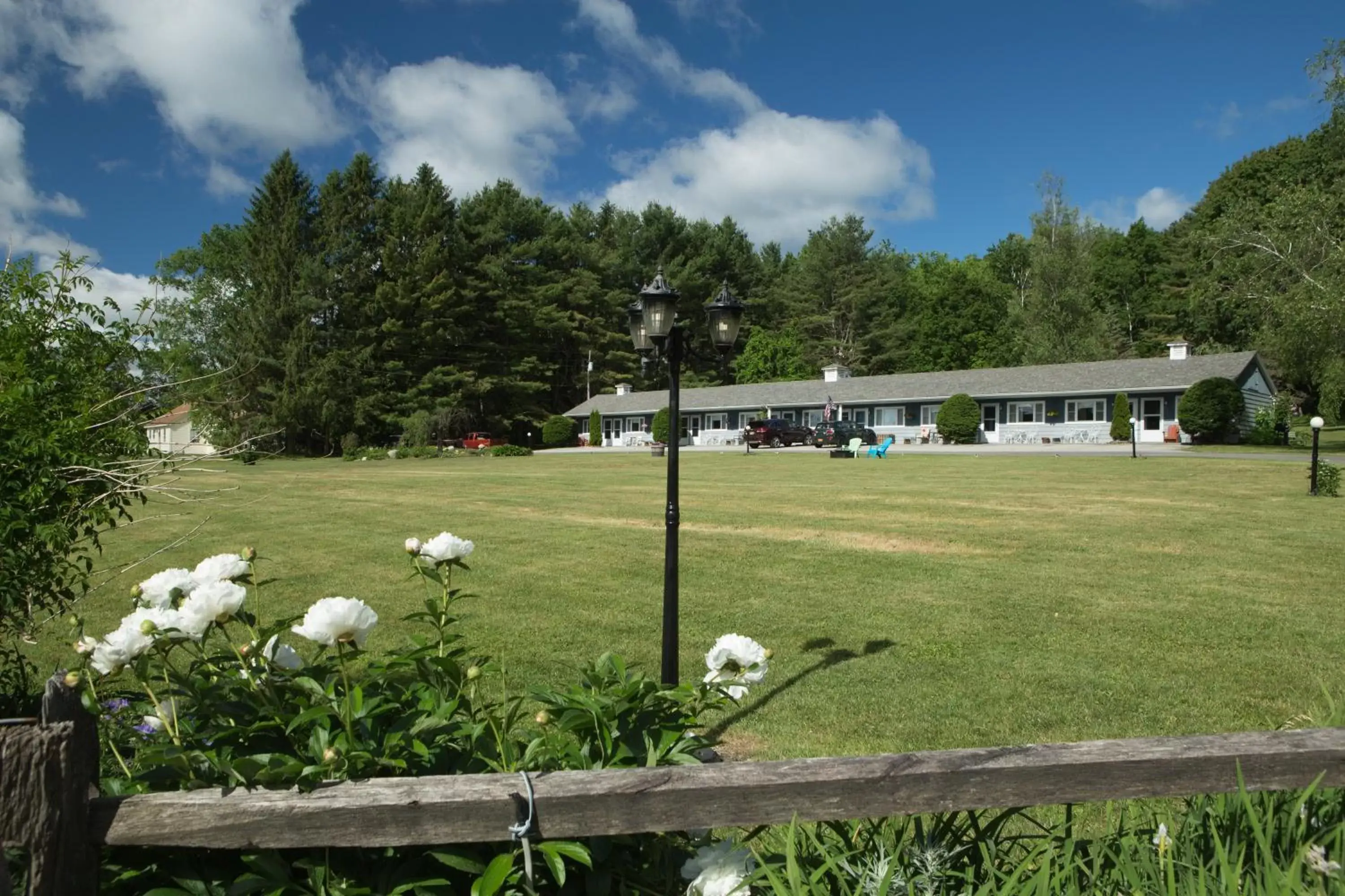 Property building in Governor's Rock Motel