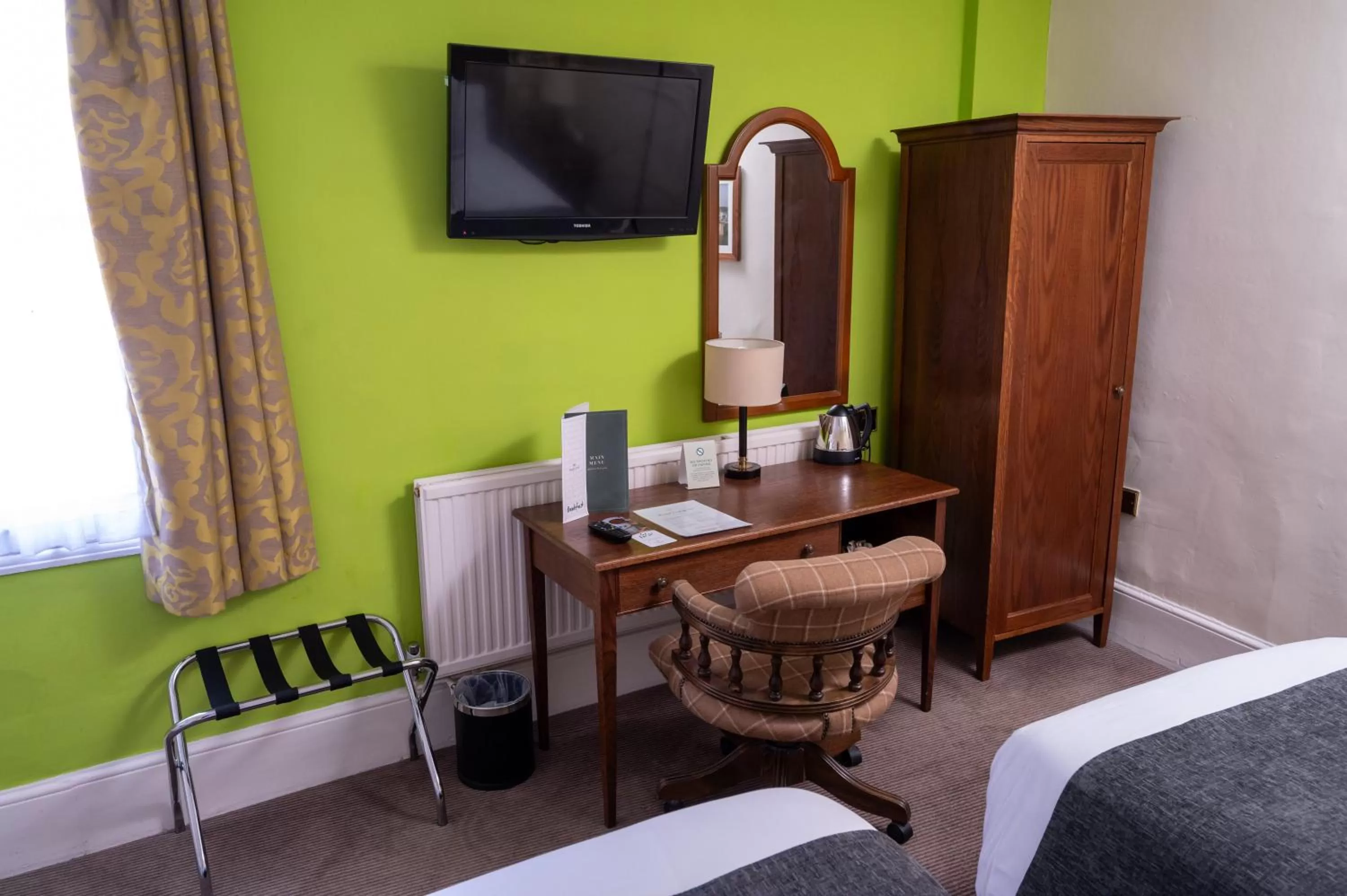 Bedroom, Bed in Antelope by Greene King Inns