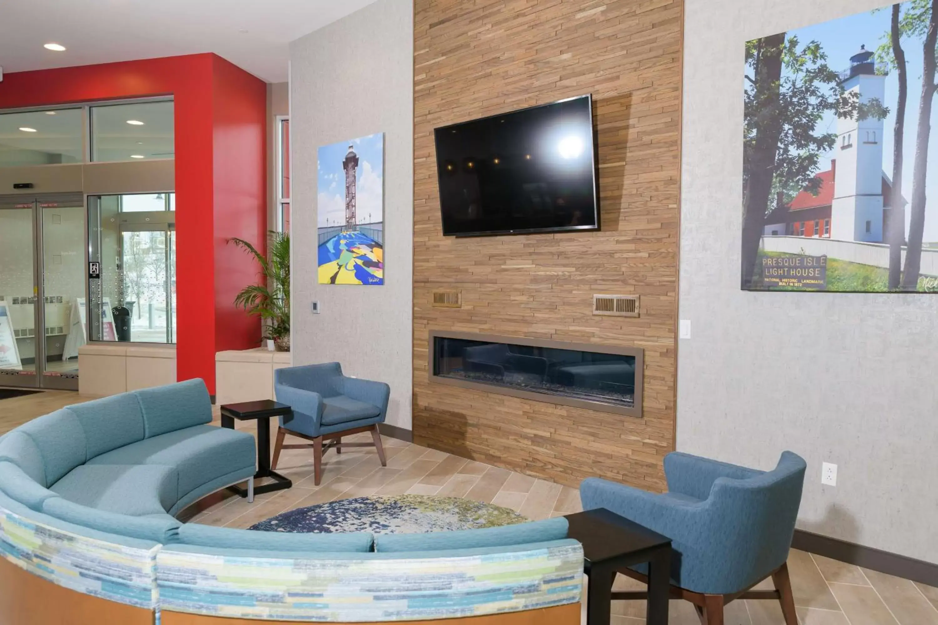 Lobby or reception, TV/Entertainment Center in Hampton Inn & Suites Erie Bayfront