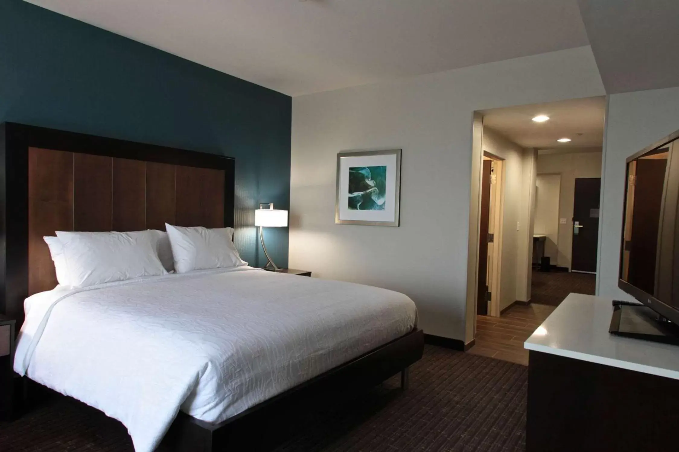 Junior King Suite with Seating Area in Hilton Garden Inn Victoria Junior King Suite with Seating Area in Hilton Garden Inn Victoria