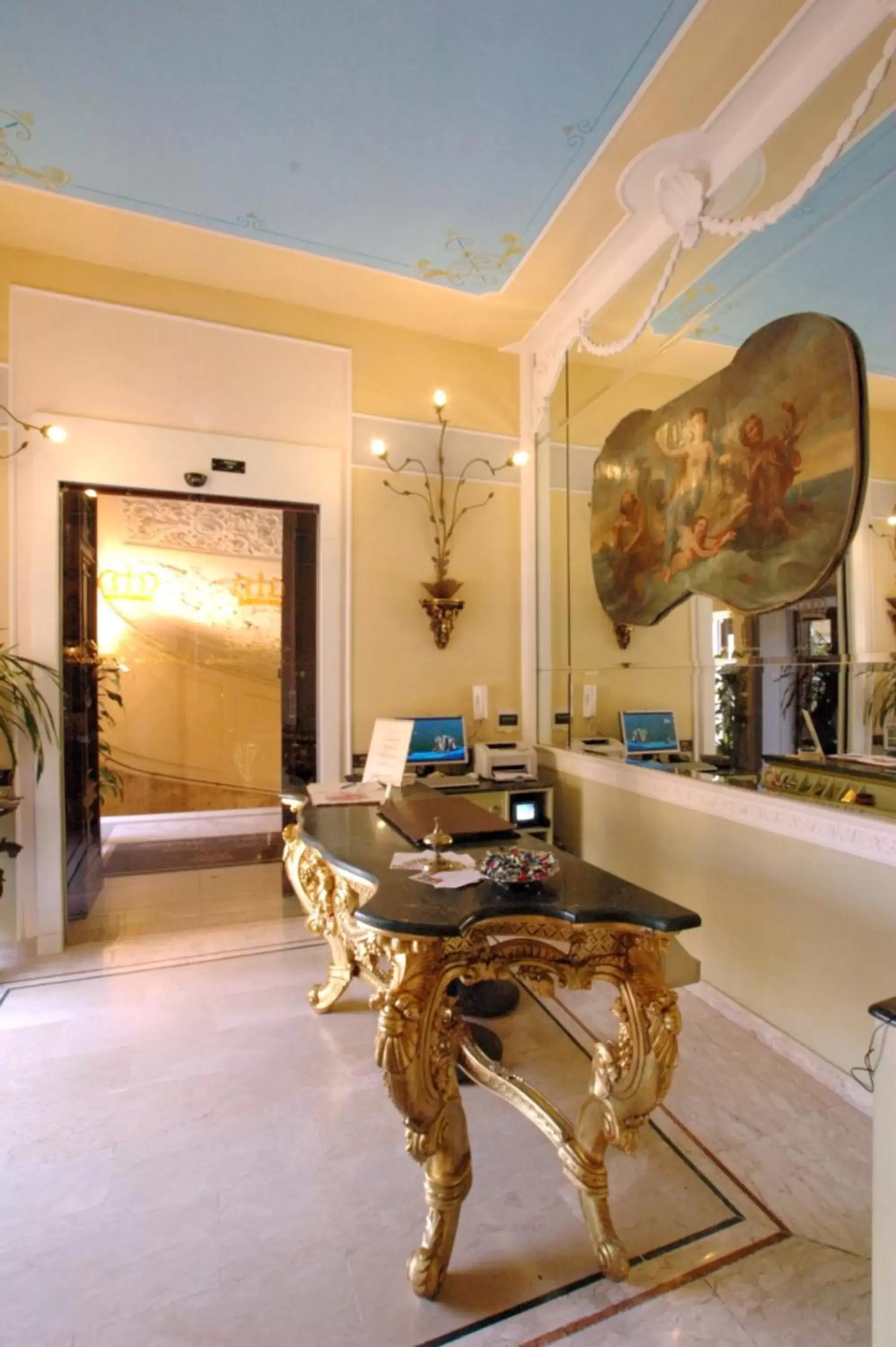 Lobby or reception in Hotel Art Resort Galleria Umberto