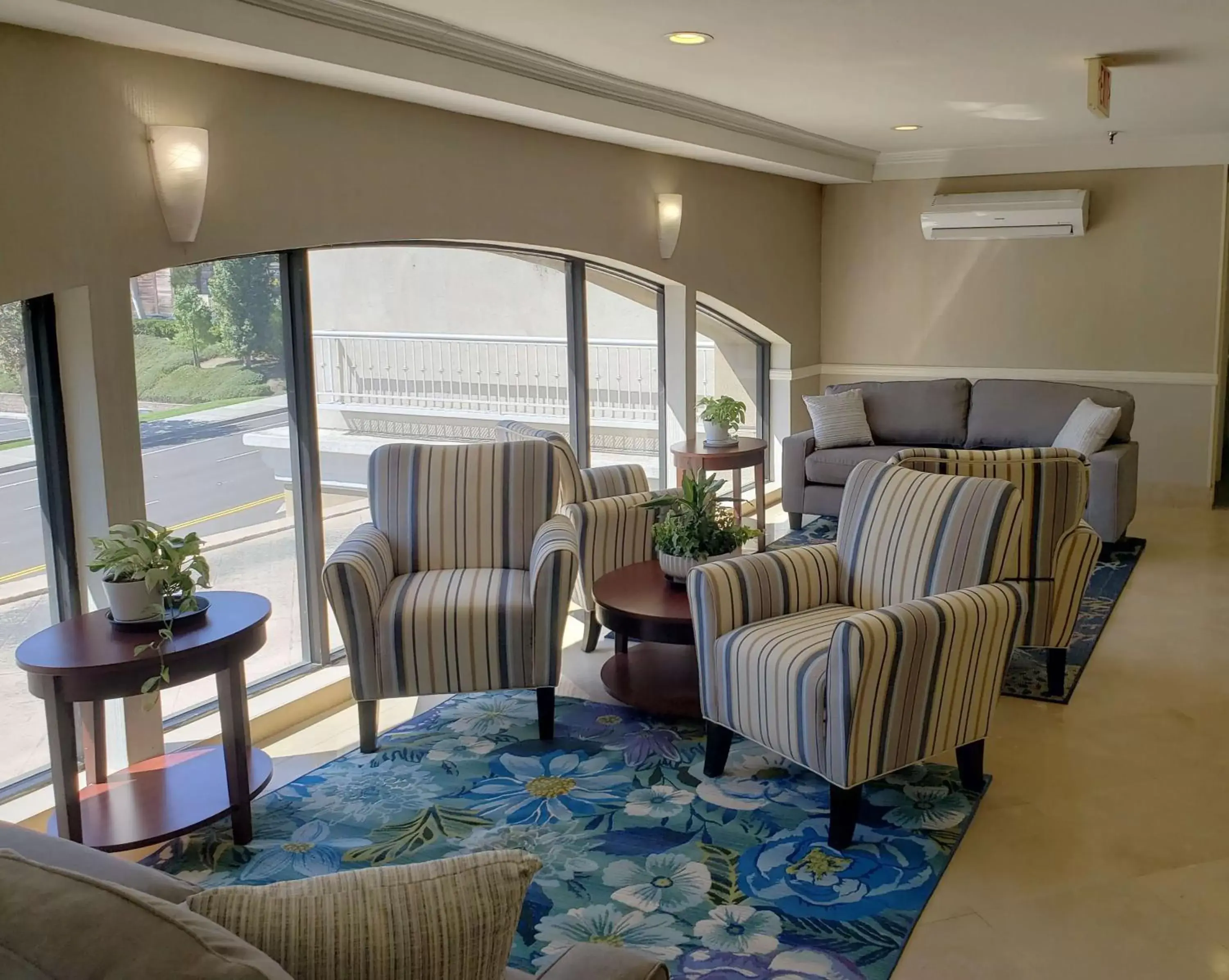 Lobby or reception, Seating Area in Best Western Plus Marina Shores Hotel
