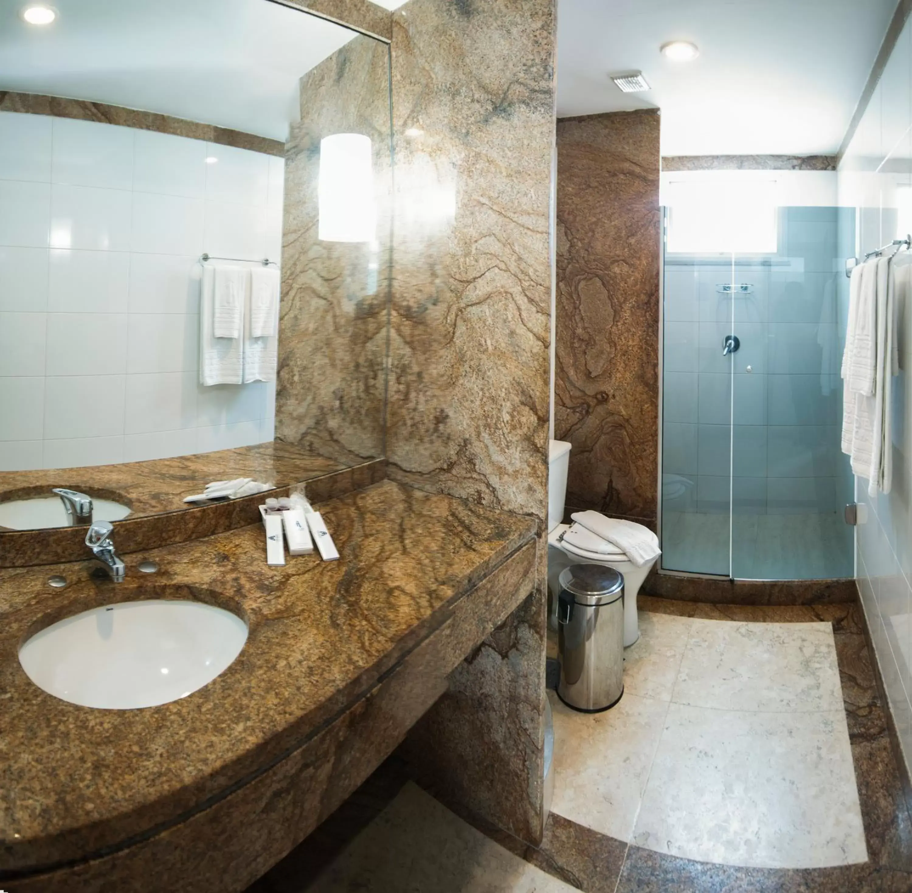 Bathroom in Hotel Astoria Copacabana