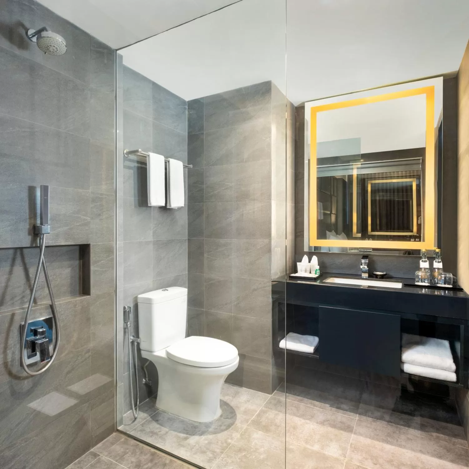 Bathroom in Grand Swiss-Belhotel Darmo