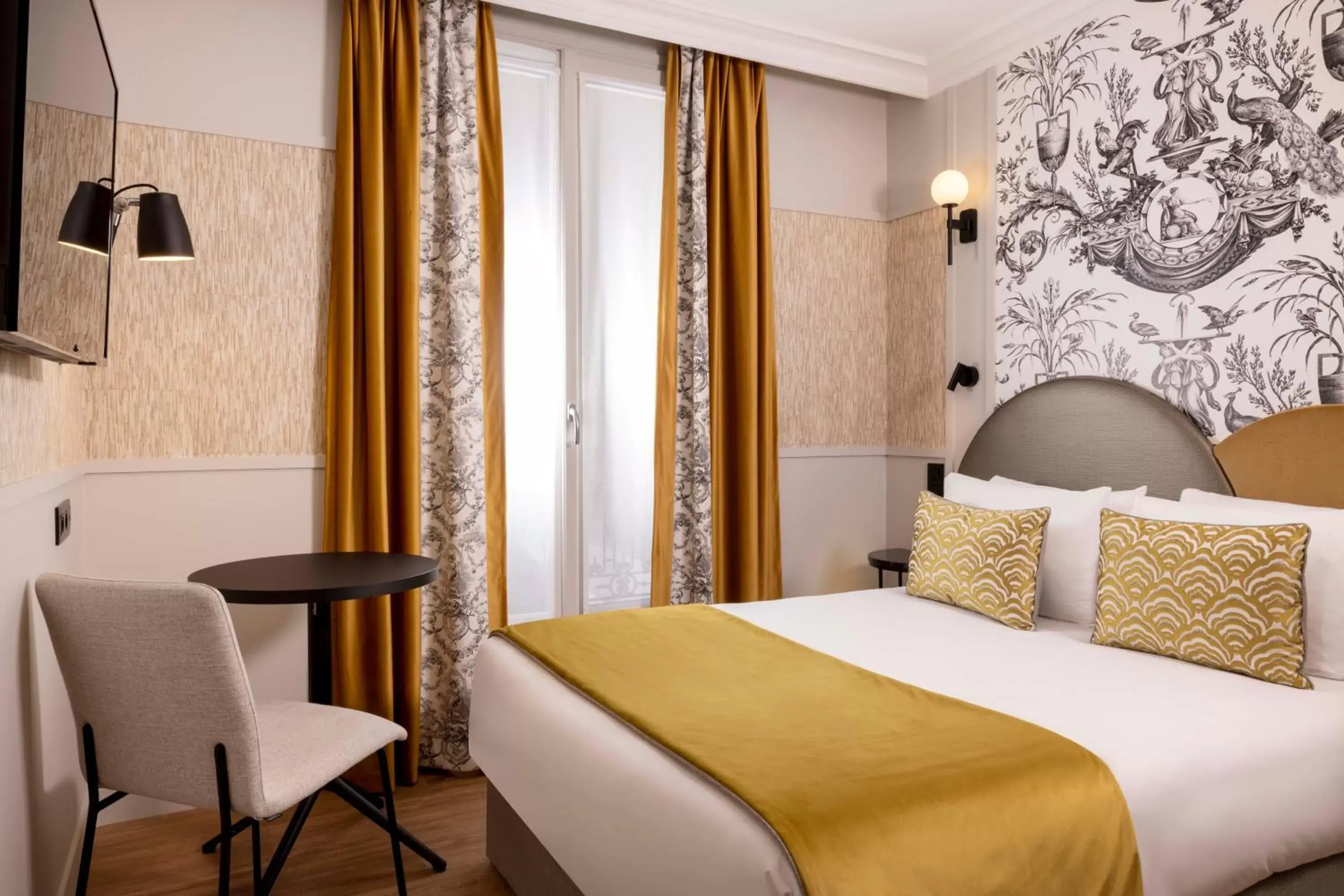 Bed in Grand Hôtel Lévêque