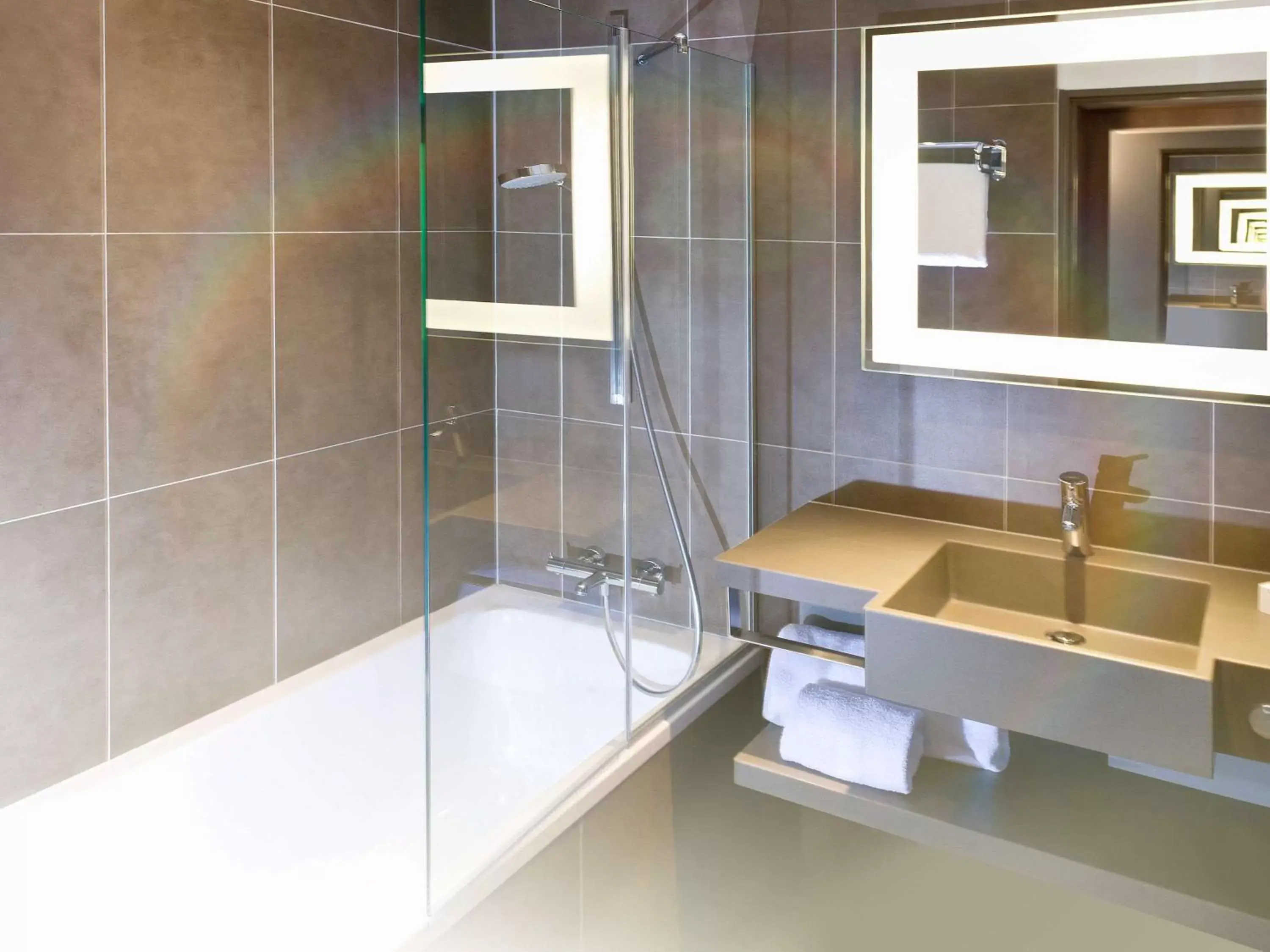 Photo of the whole room, Bathroom in Novotel London Blackfriars