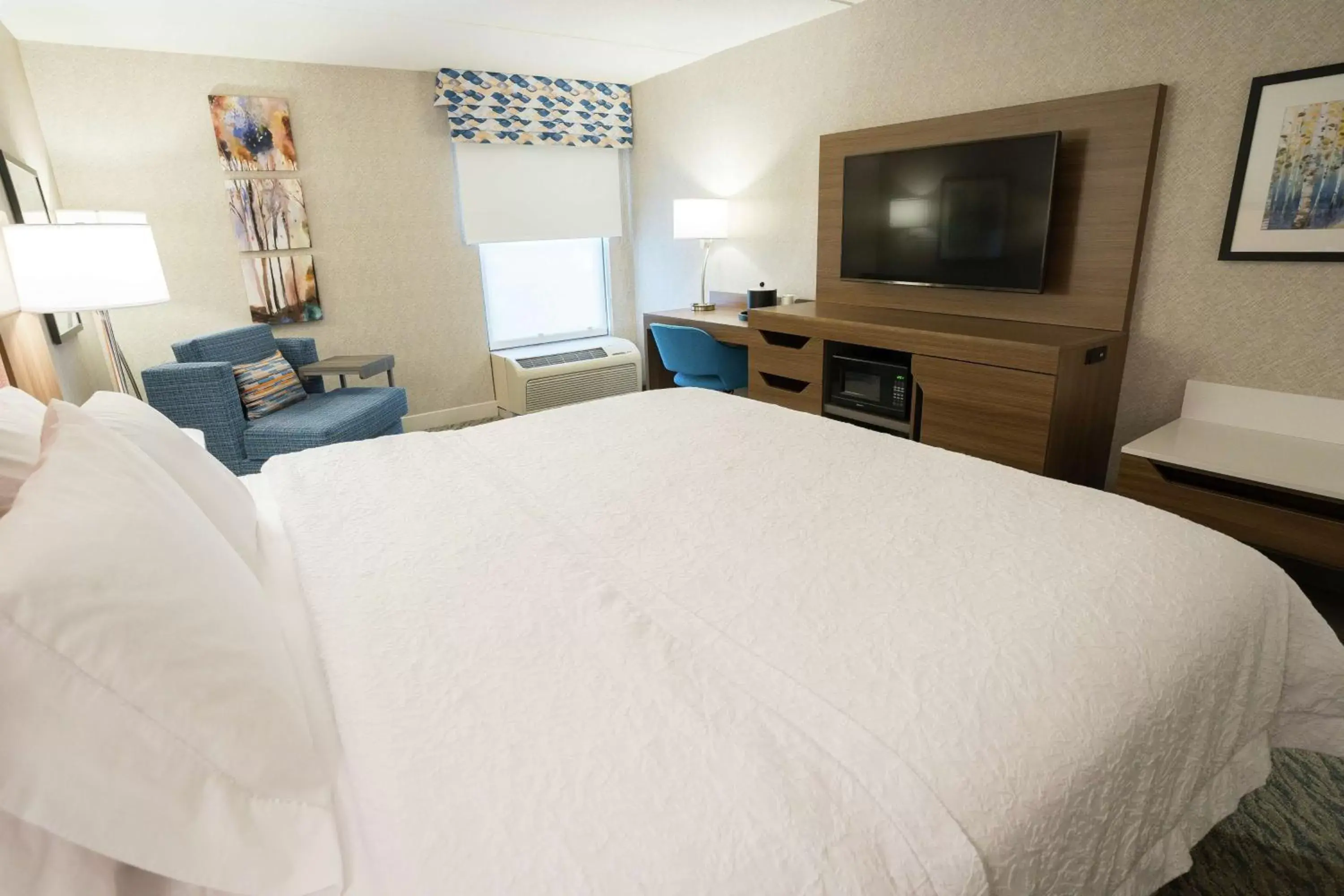 Bedroom, Bed in Hampton Inn Clarks Summit