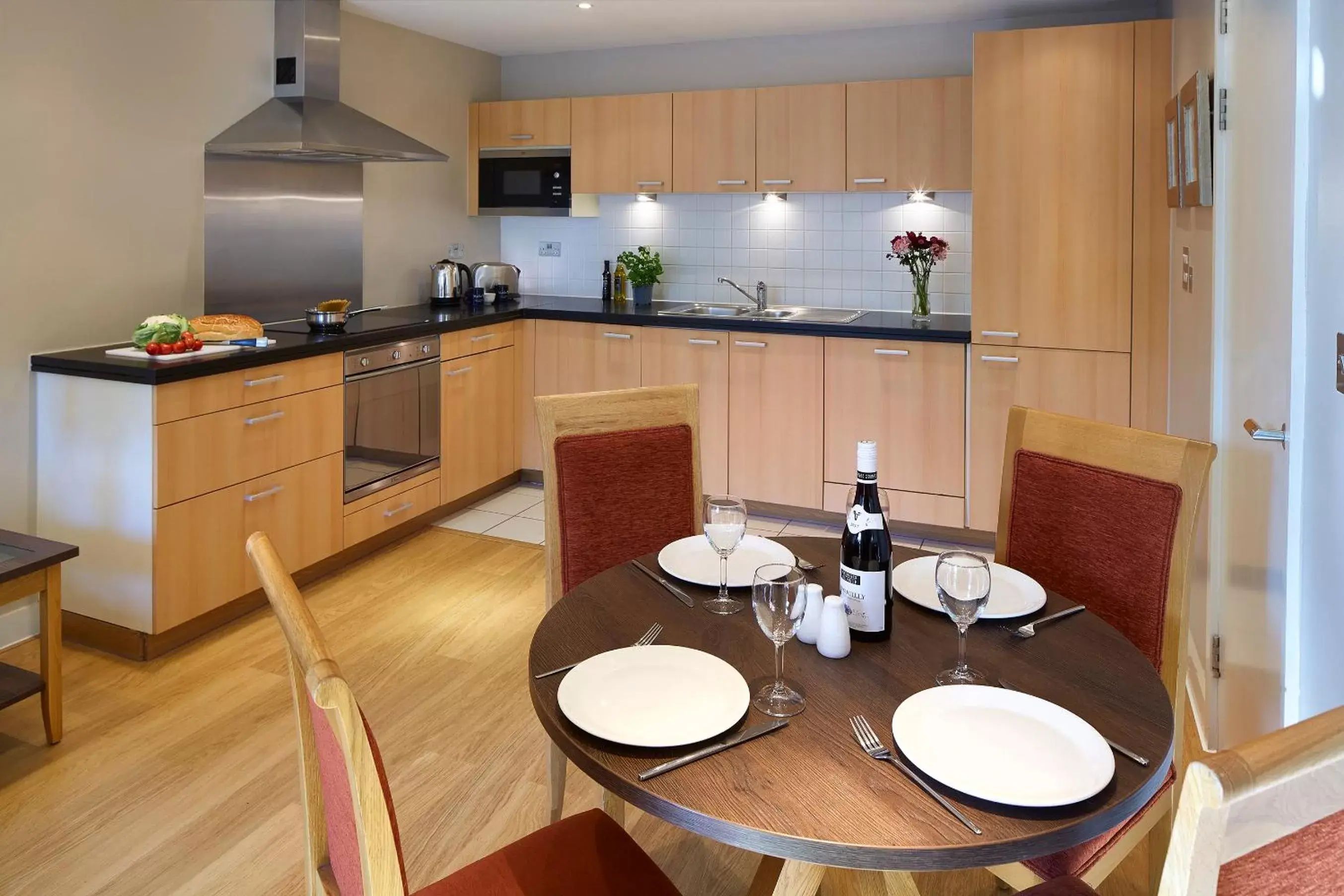 Dining area, Kitchen/Kitchenette in Marlin Canary Wharf