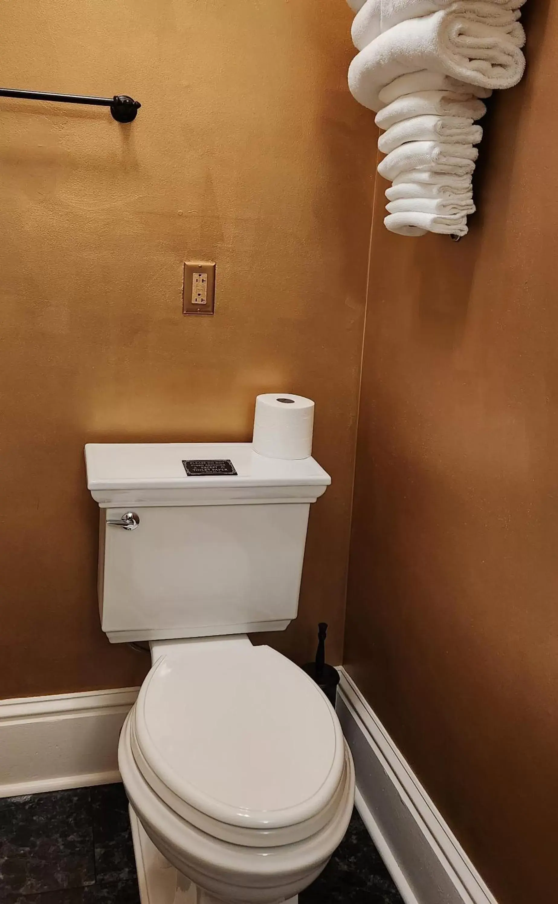 Toilet, Bathroom in Oaklawn Inn