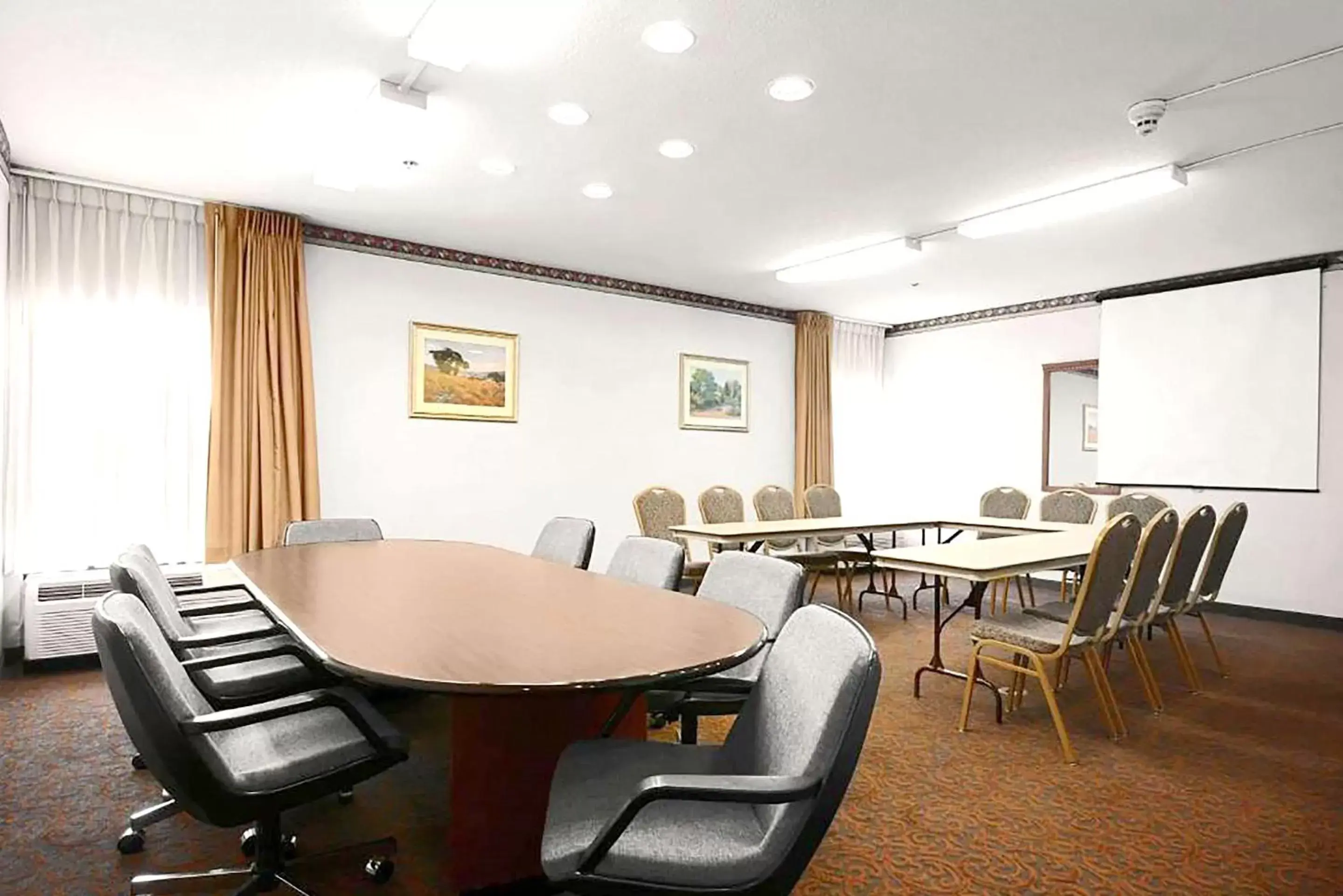 Meeting/conference room, Business Area/Conference Room in Coratel Inn & Suites by Jasper New Braunfels IH-35 EXT 189