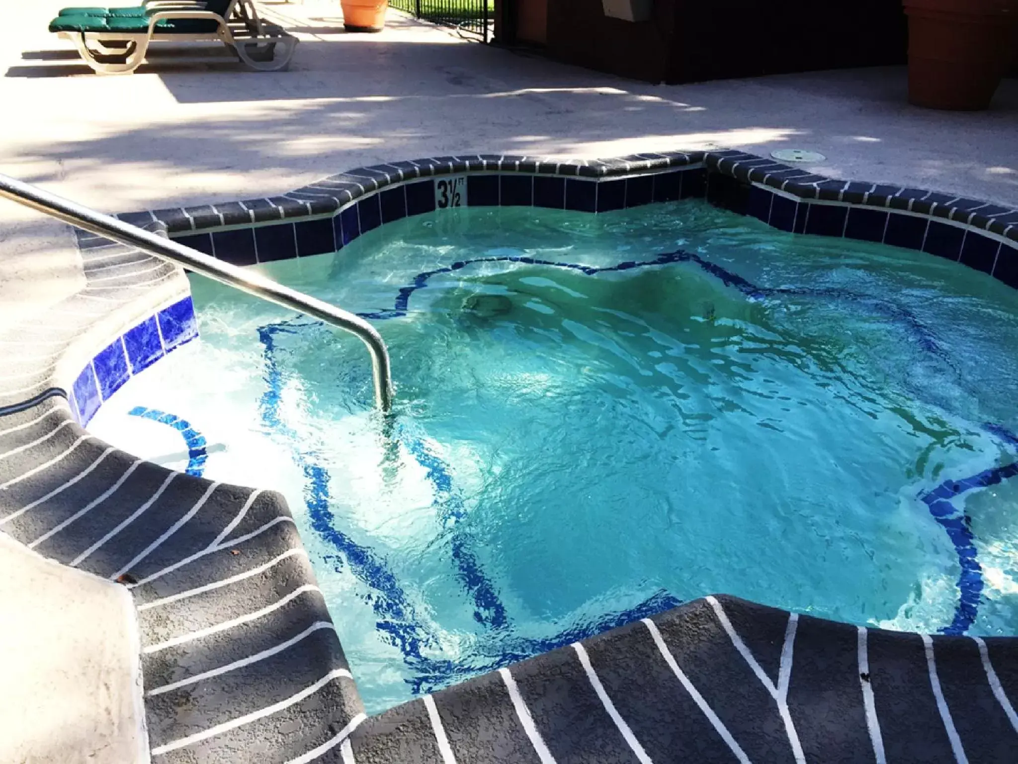 Hot Tub, Swimming Pool in Mardi Gras Hotel & Casino
