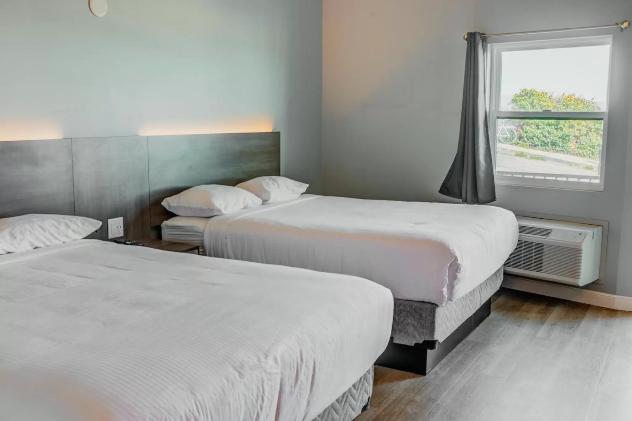 Bed in Casablanca Inn on The Beach