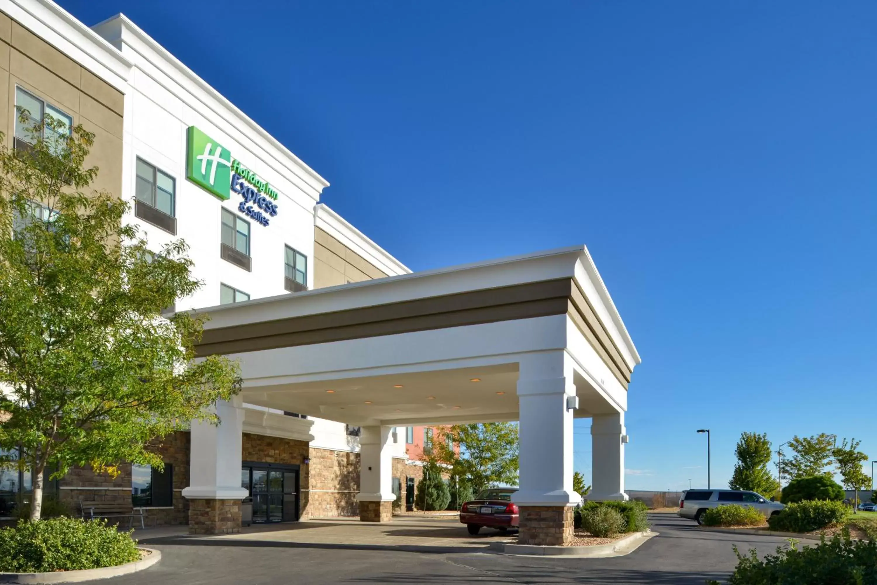 Property Building in Holiday Inn Express & Suites Pueblo, an IHG Hotel