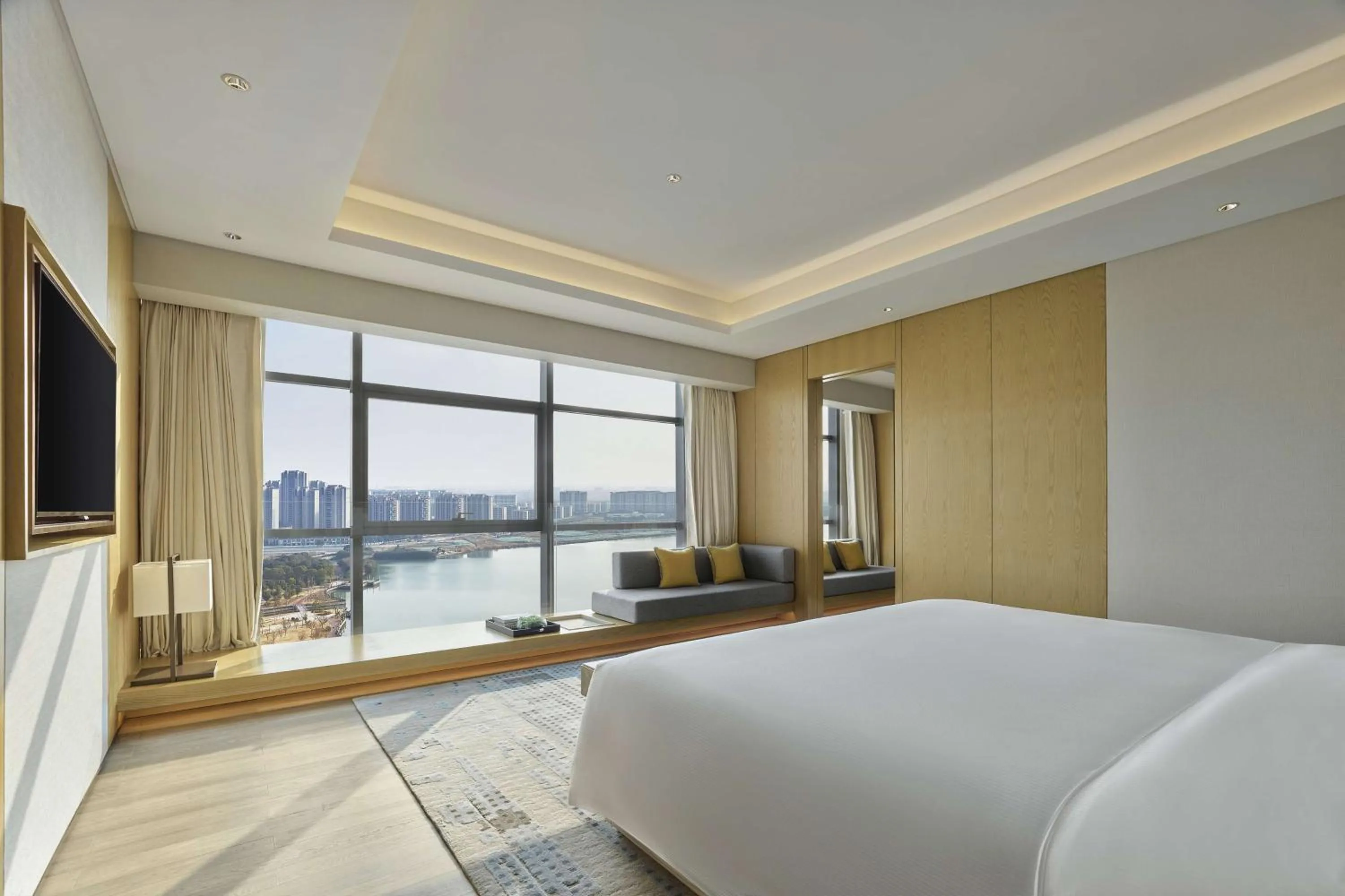 Living room, Bed in Hilton Suzhou Yinshan Lake